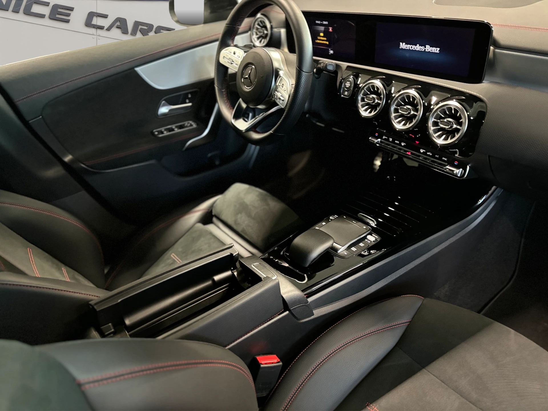 MERCEDES-BENZ CLA Shooting Brake 250 4Matic 7G-DCT AMG Line-image-16