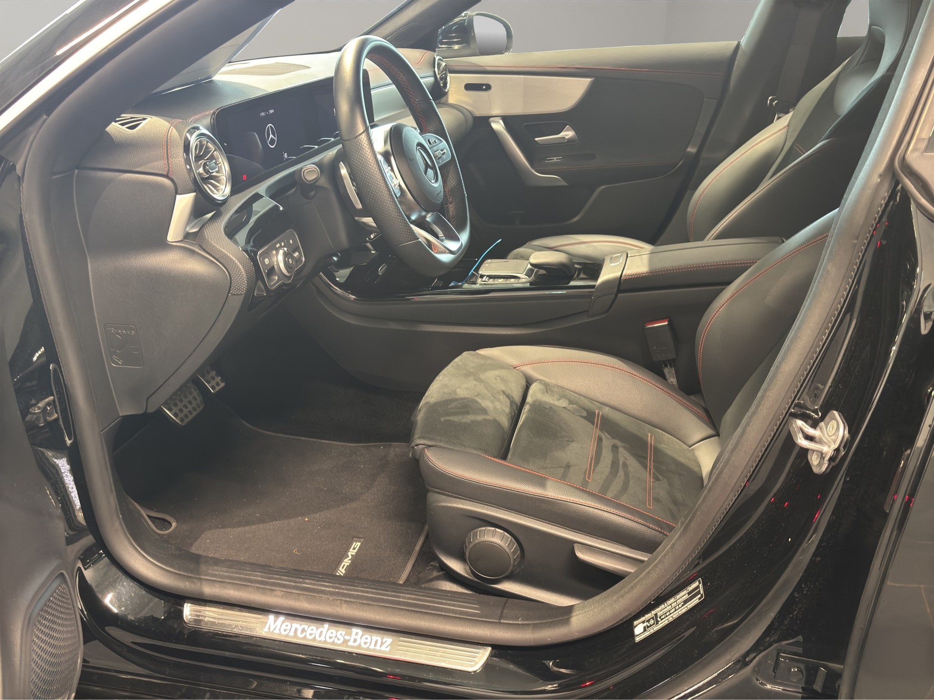 MERCEDES-BENZ CLA Shooting Brake 250 4Matic 7G-DCT AMG Line-image-22