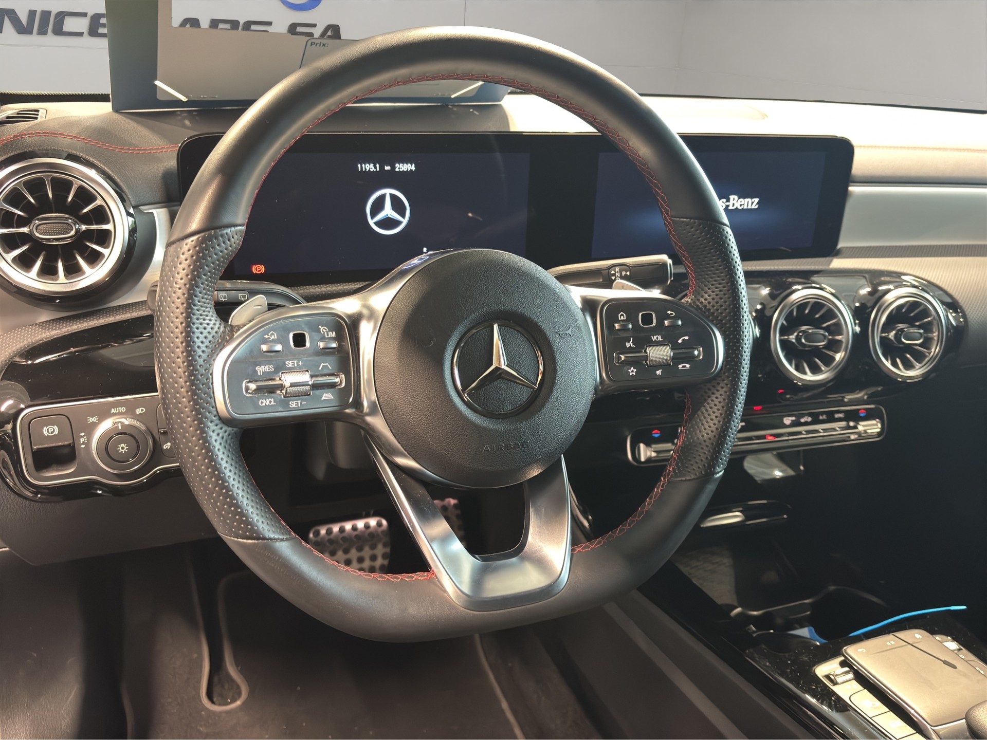 MERCEDES-BENZ CLA Shooting Brake 250 4Matic 7G-DCT AMG Line-image-15