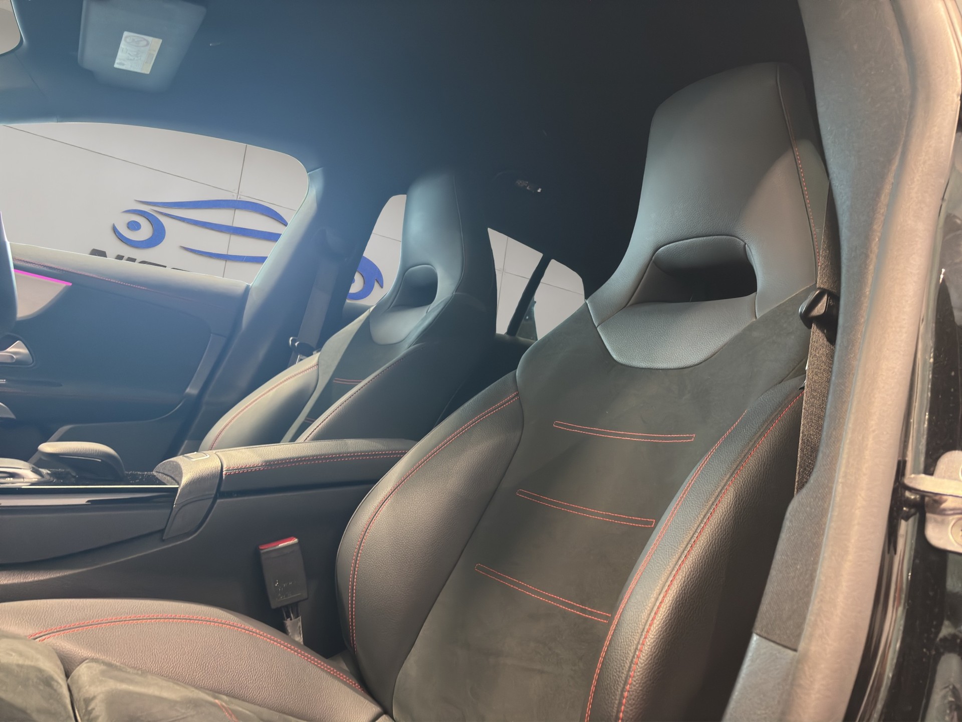 MERCEDES-BENZ CLA Shooting Brake 250 4Matic 7G-DCT AMG Line-image-21