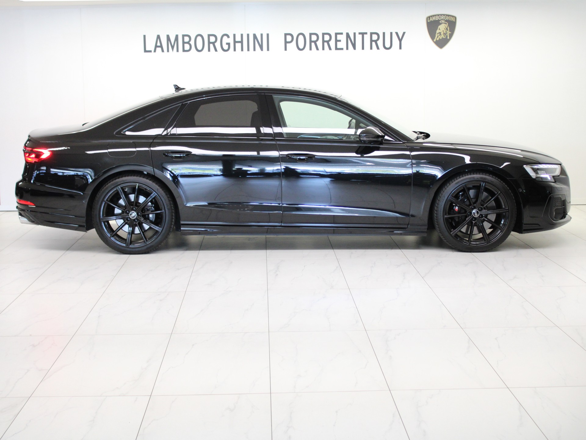 AUDI S8 TFSI quattro tiptronic-image-1