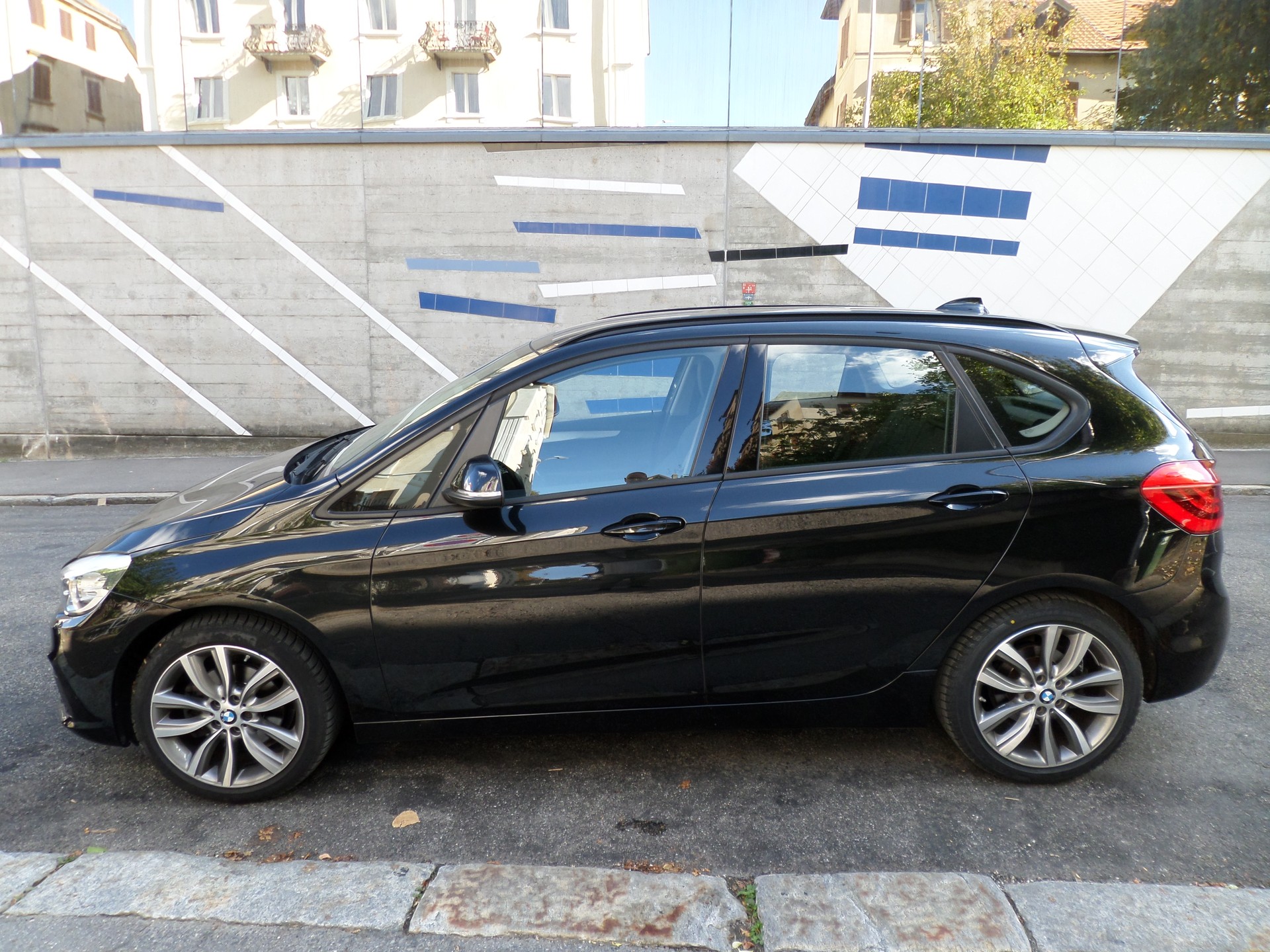 BMW 220d xDrive Active Tourer Steptronic SUPER OFFRE À SAISIR !-image-1