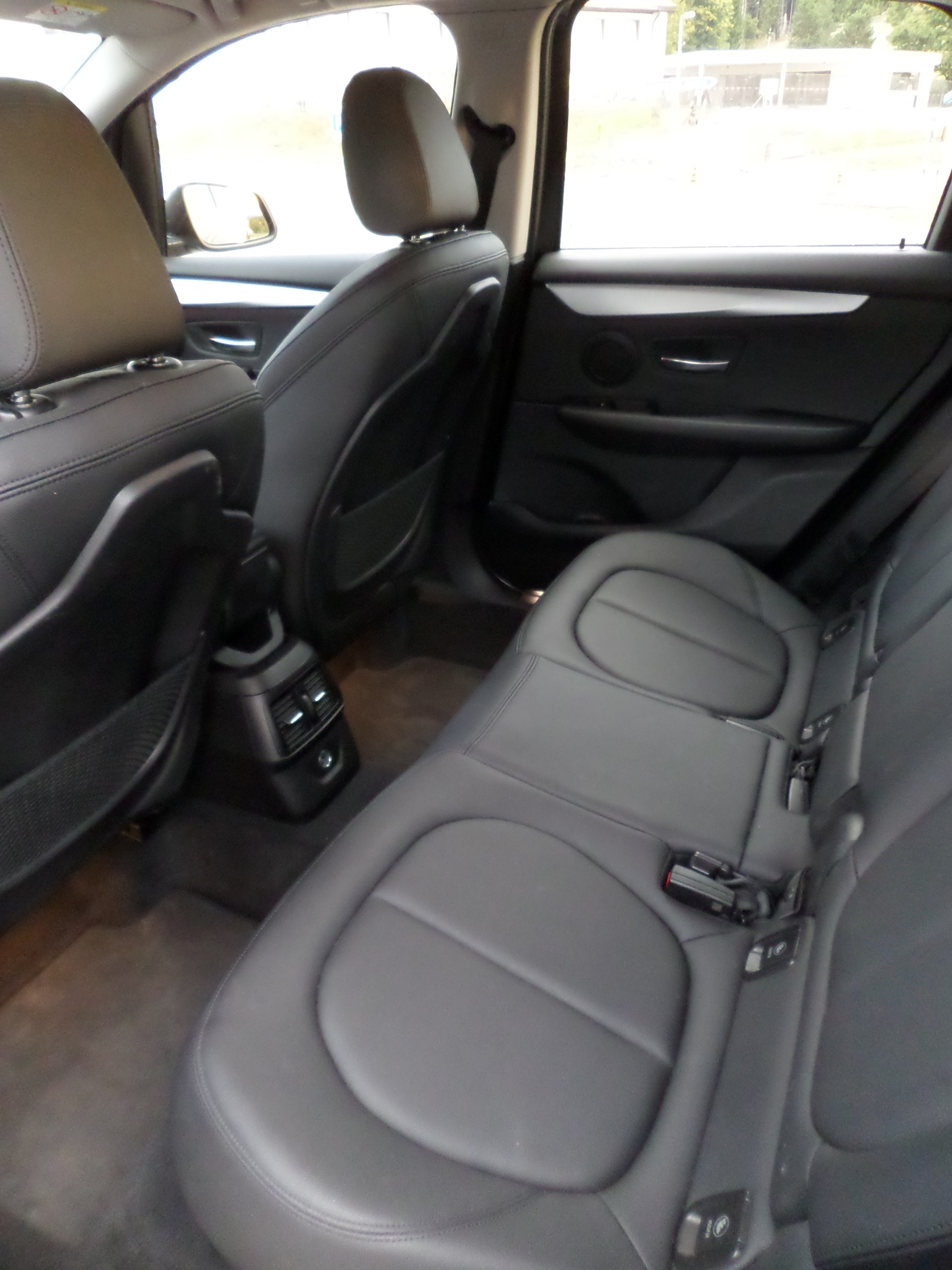 BMW 220d xDrive-image-5