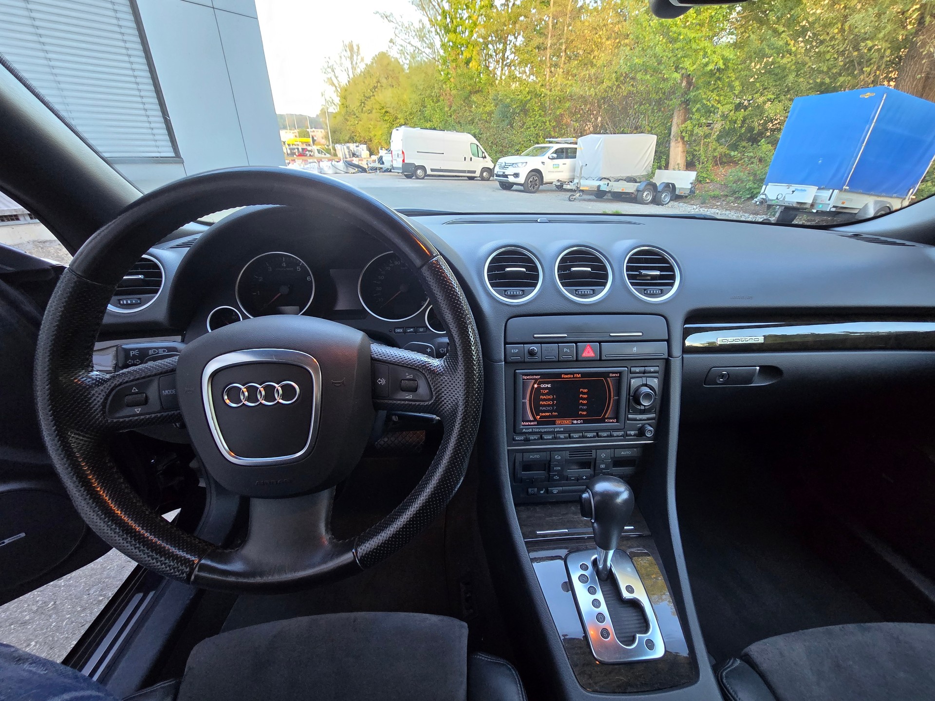 AUDI A4 Cabriolet 3.2 FSI quattro-image-10