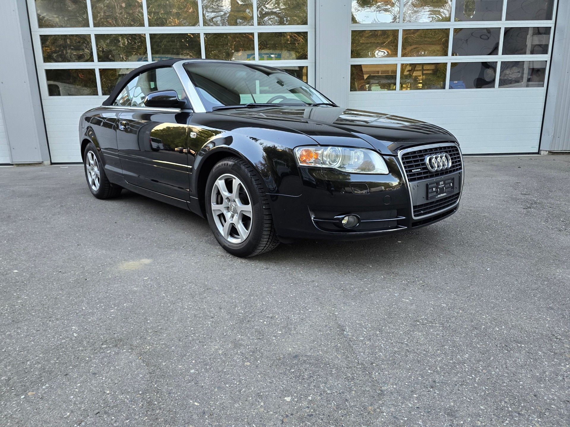 AUDI A4 Cabriolet 3.2 FSI quattro-image-3