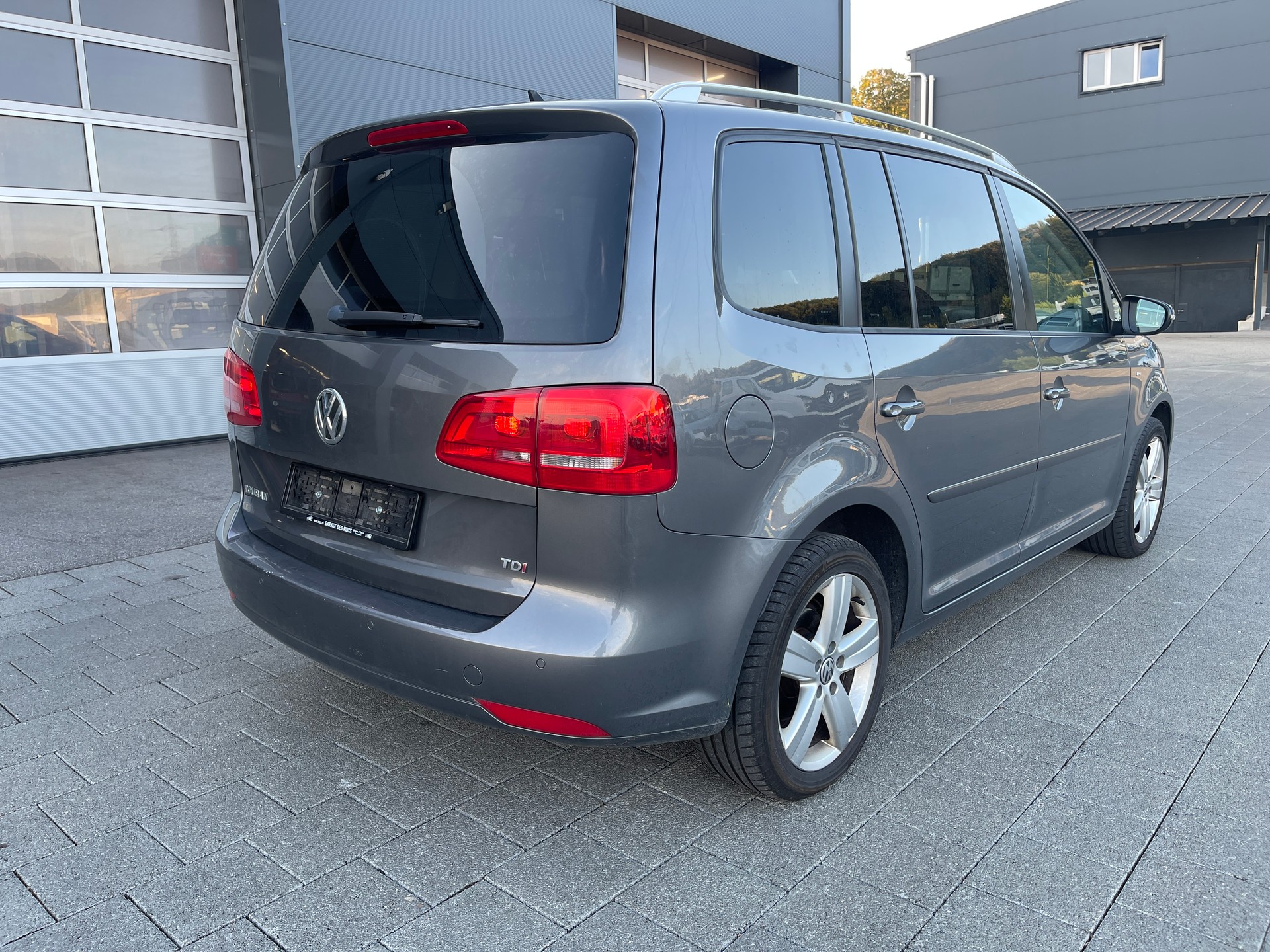 VW Touran 1.6 TDI BlueMotion Technology Cup*7 Plätzer-image-3