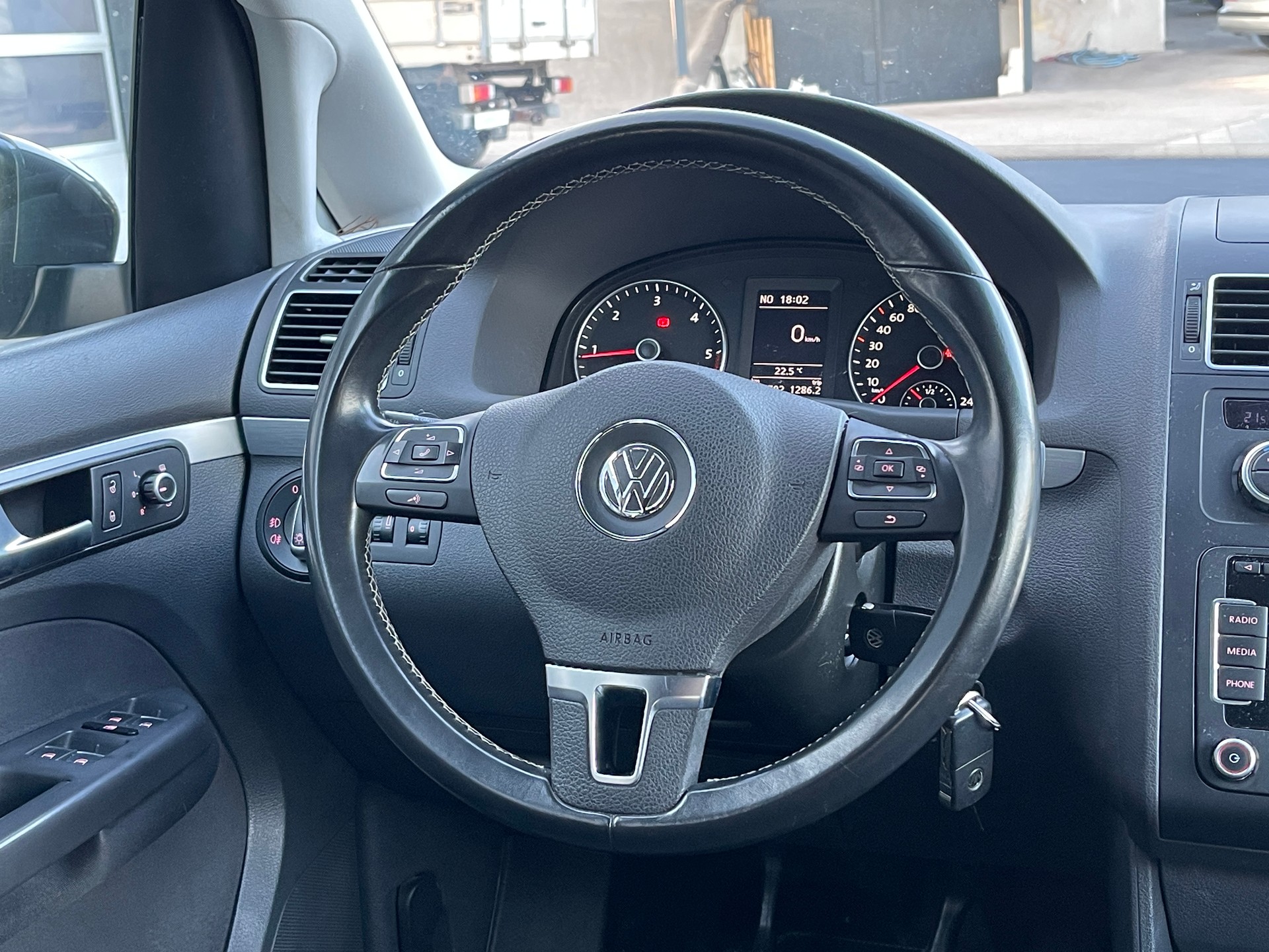 VW Touran 1.6 TDI BlueMotion Technology Cup*7 Plätzer-image-8