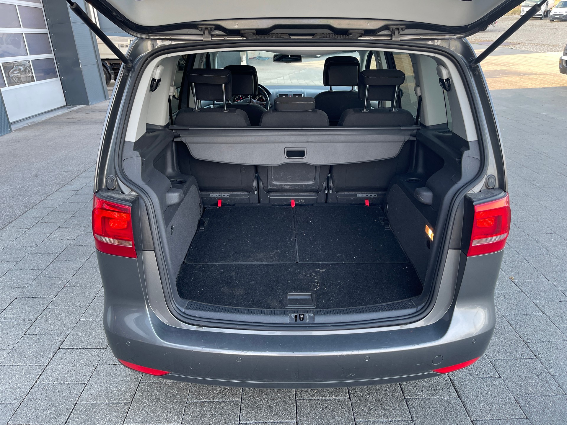 VW Touran 1.6 TDI BlueMotion Technology Cup*7 Plätzer-image-13