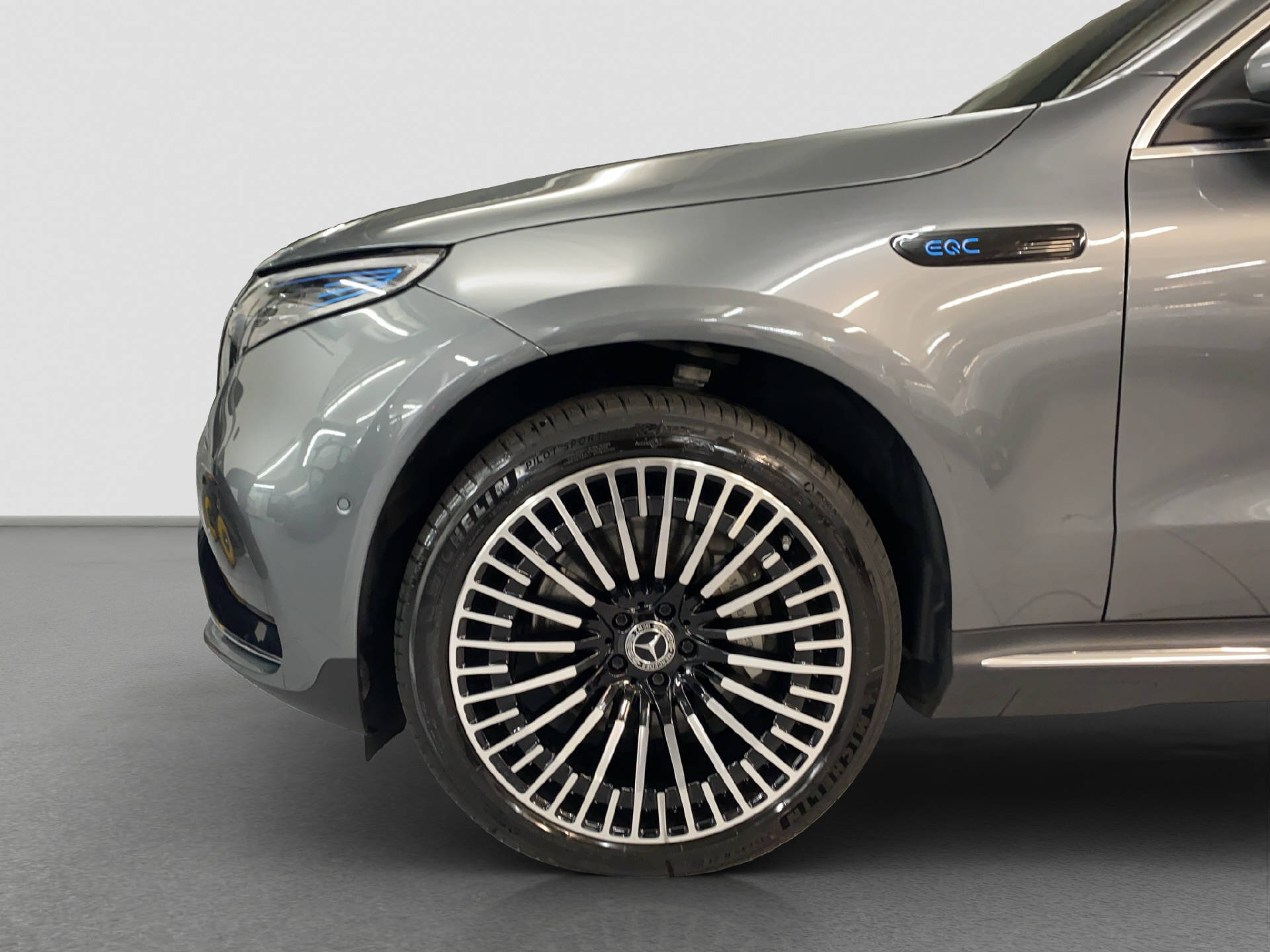 MERCEDES-BENZ EQC 400 AMG Line 4MATIC-image-6