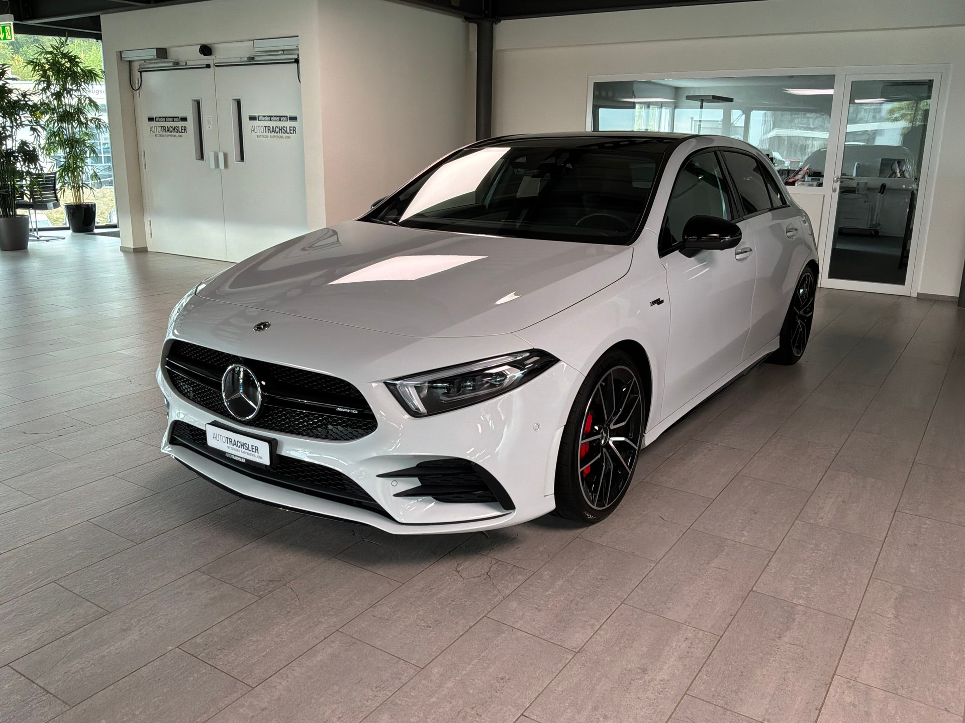 MERCEDES-BENZ A 35 AMG 4Matic Speedshift-image-3