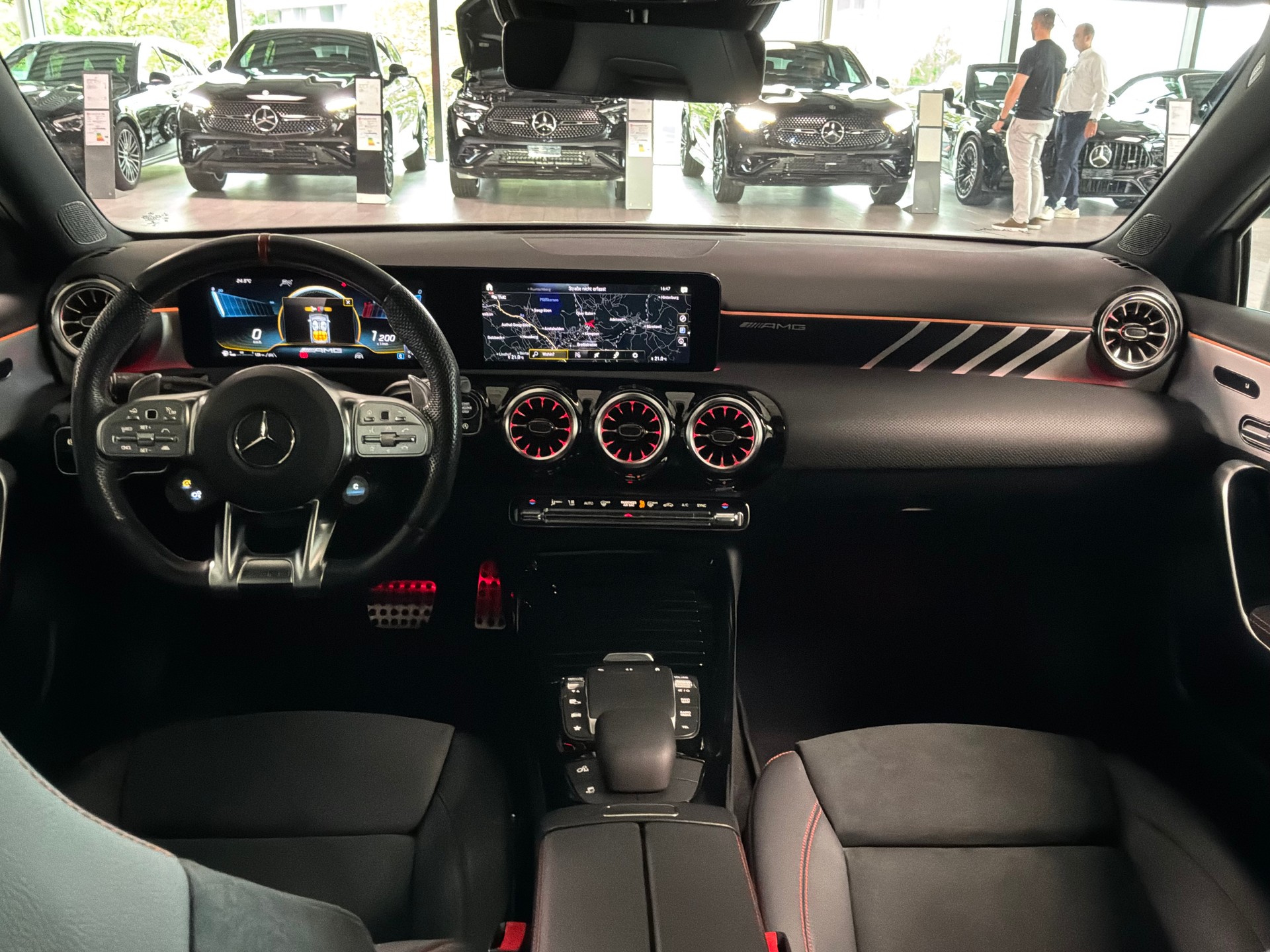 MERCEDES-BENZ A 35 AMG 4Matic Speedshift-image-10