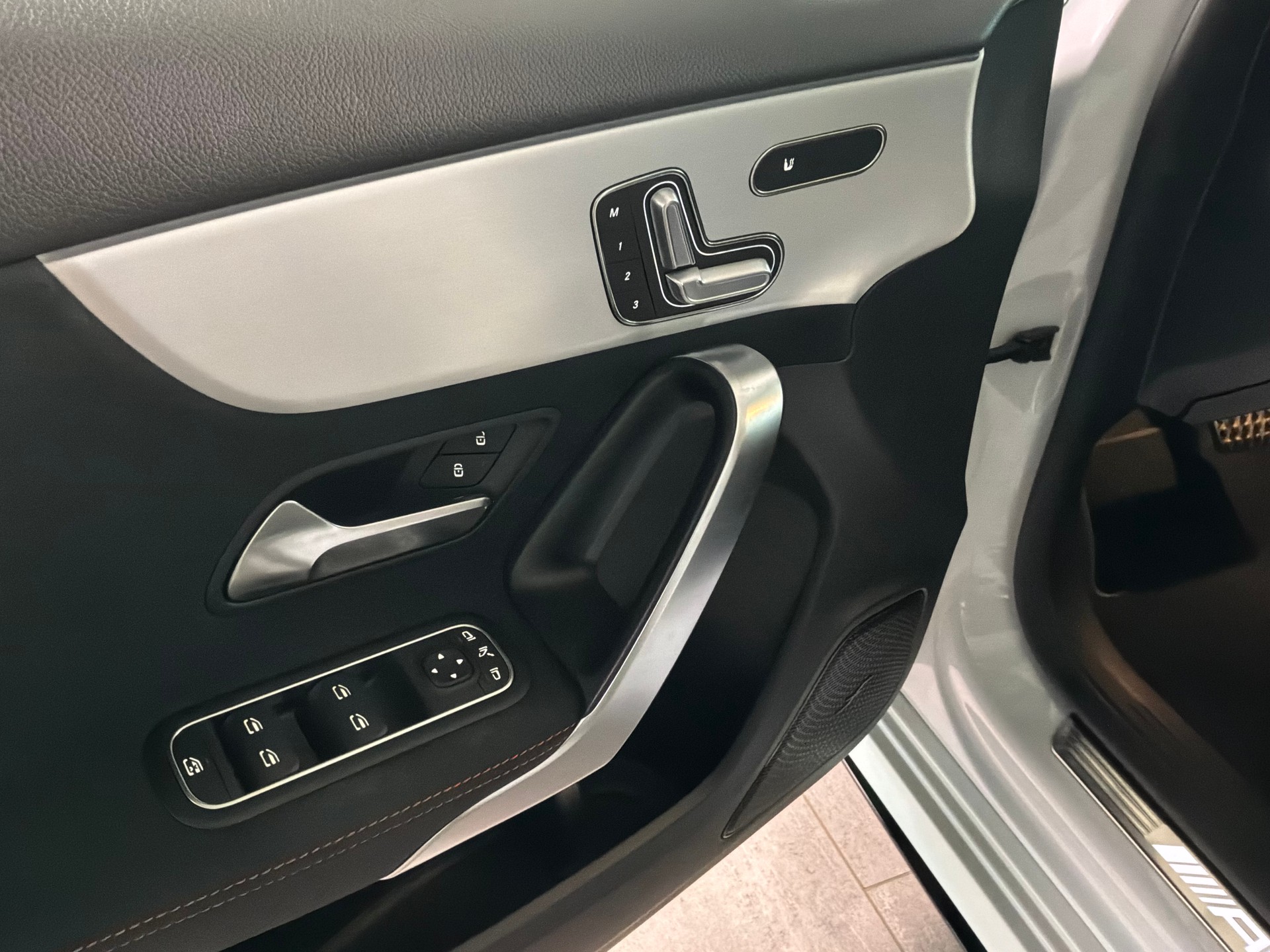MERCEDES-BENZ A 35 AMG 4Matic Speedshift-image-12