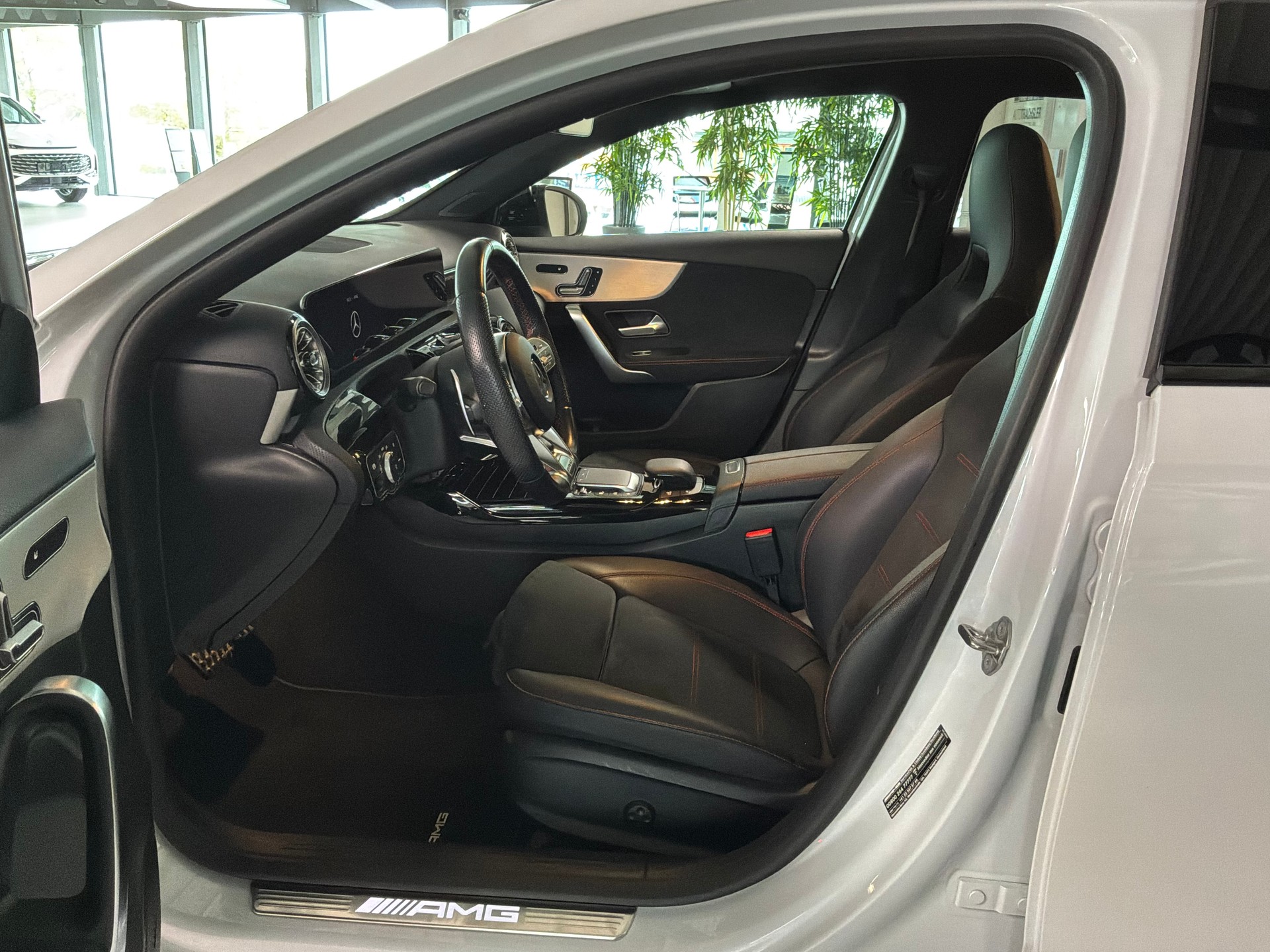MERCEDES-BENZ A 35 AMG 4Matic Speedshift-image-8