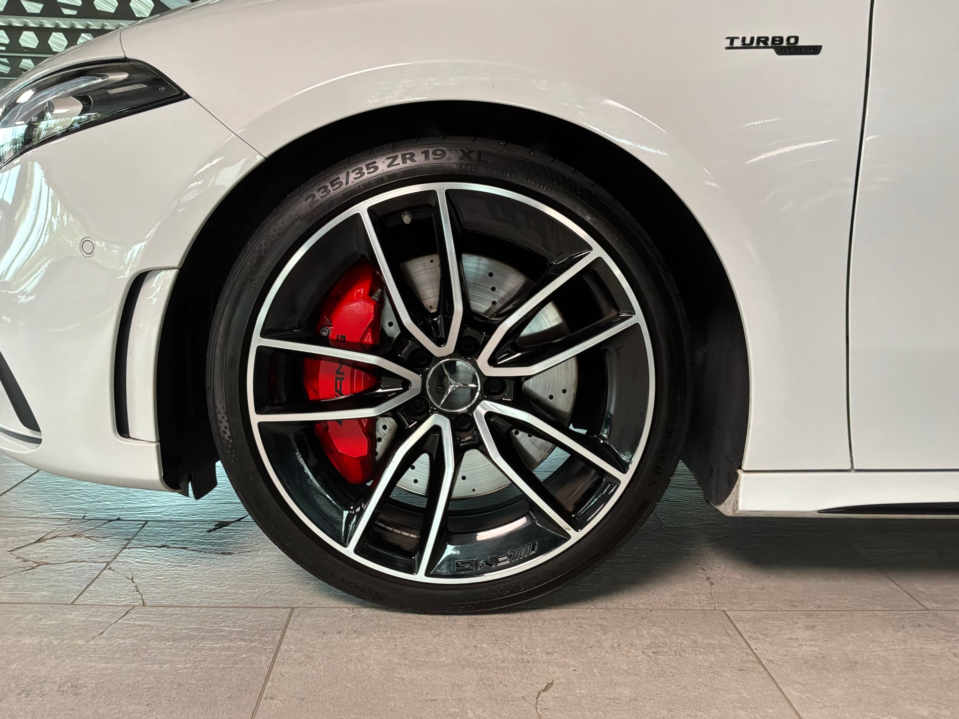 MERCEDES-BENZ A 35 AMG 4Matic Speedshift-image-5