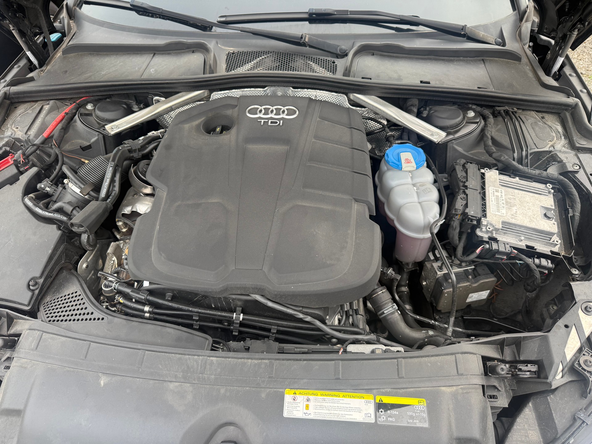 AUDI A4 Avant 2.0 TDI Sport quattro S-tronic-image-11