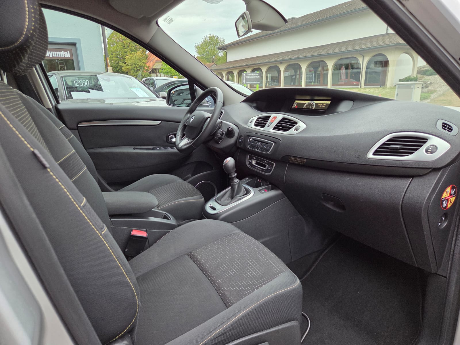 RENAULT Grand Scénic 1.4 16V Turbo Dynamique-image-9