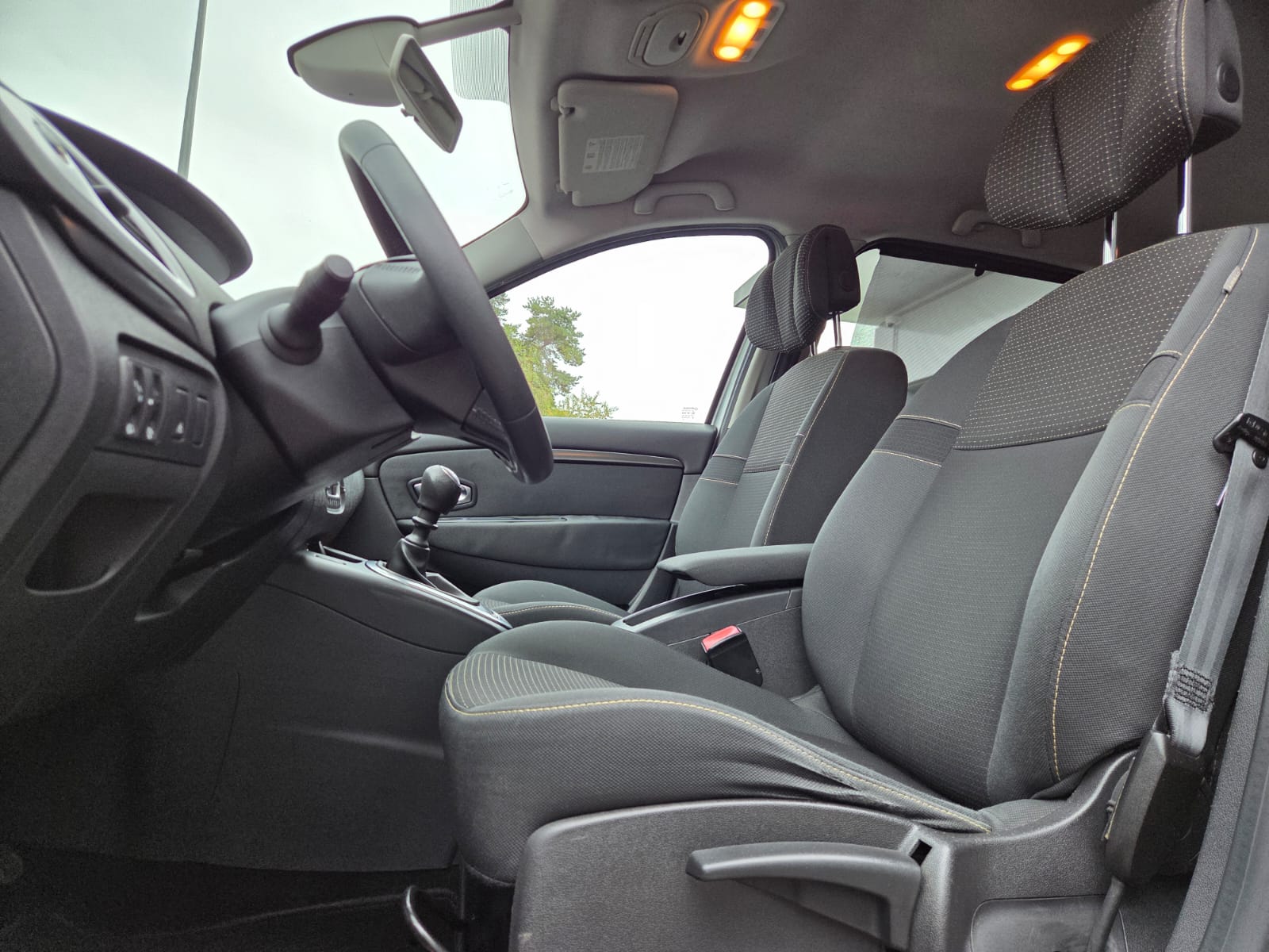 RENAULT Grand Scénic 1.4 16V Turbo Dynamique-image-8
