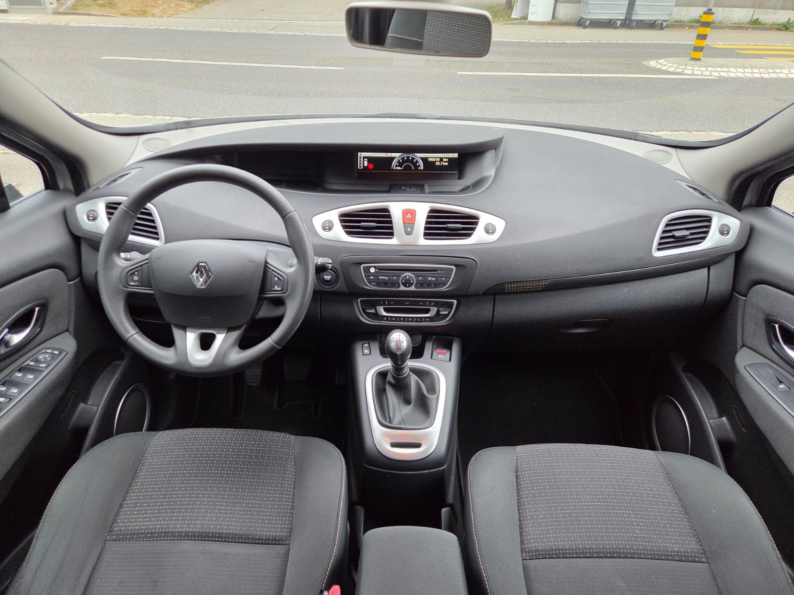 RENAULT Grand Scénic 1.4 16V Turbo Dynamique-image-10