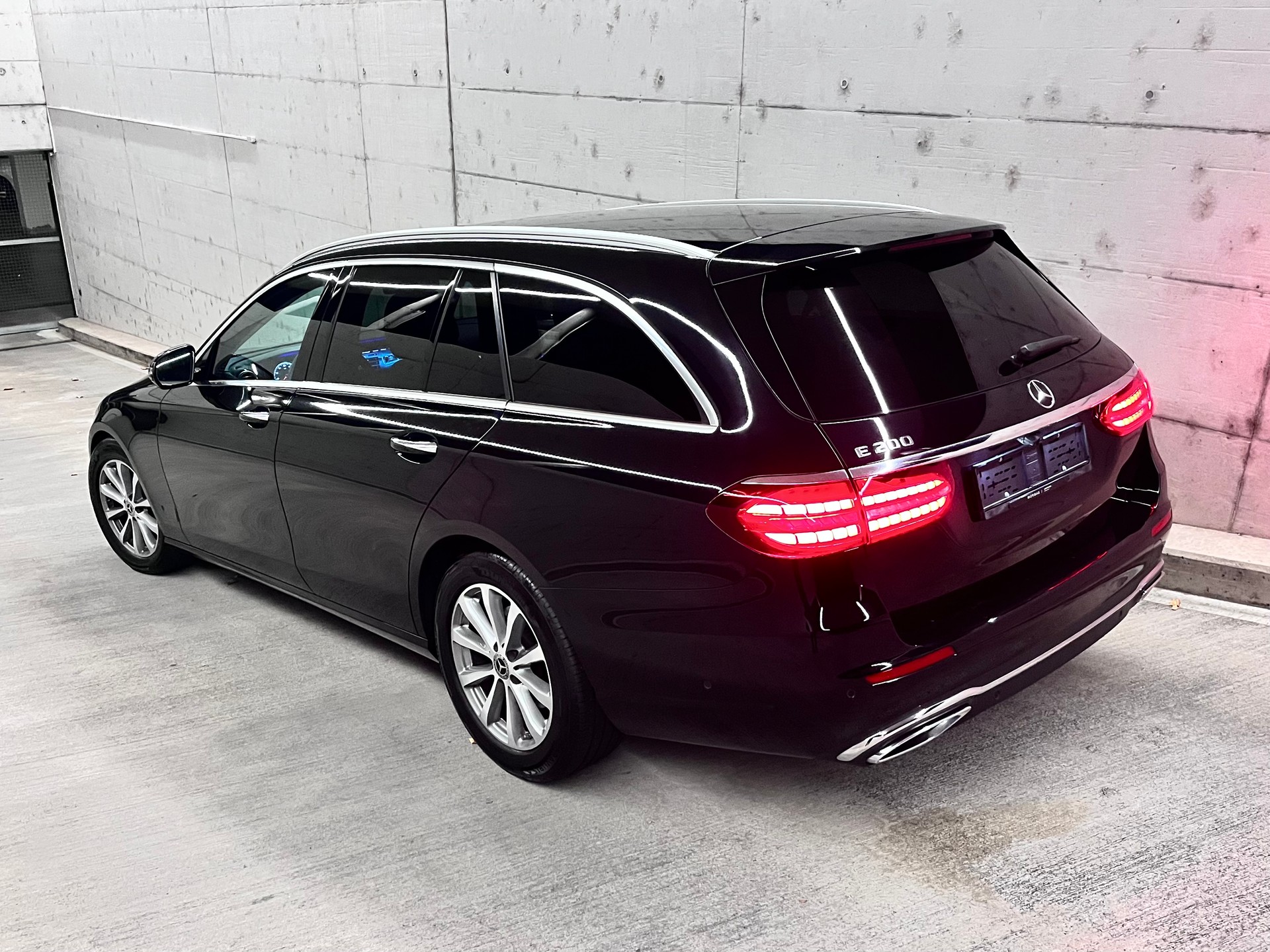 MERCEDES-BENZ E 200 T 9G-Tronic-image-1
