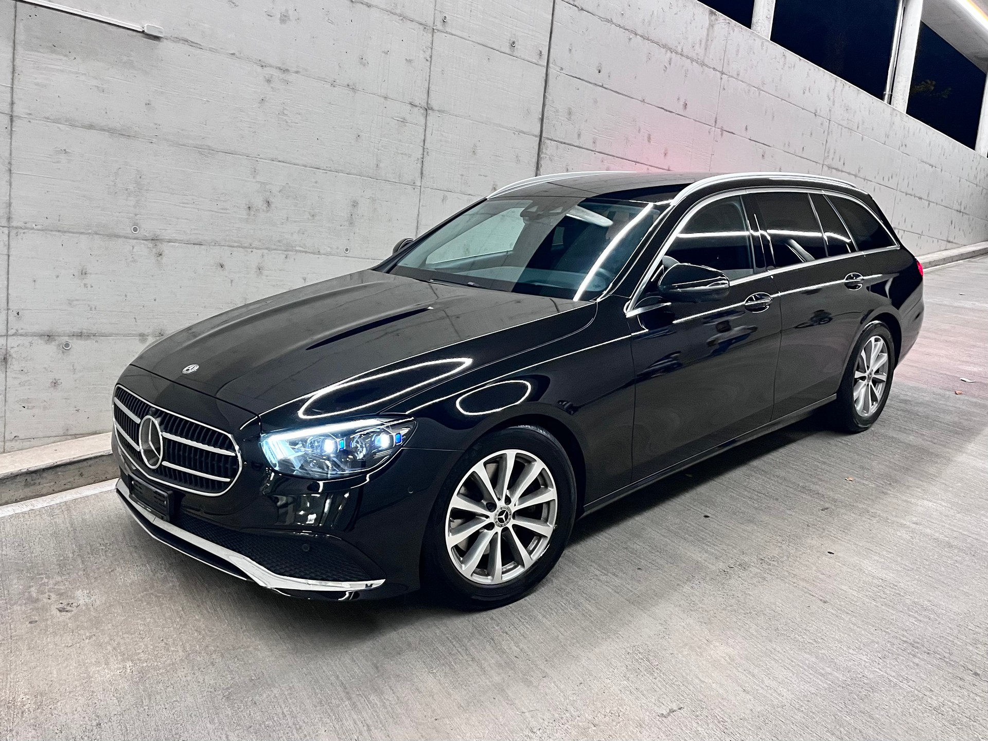 MERCEDES-BENZ E 200 T 9G-Tronic-image-0