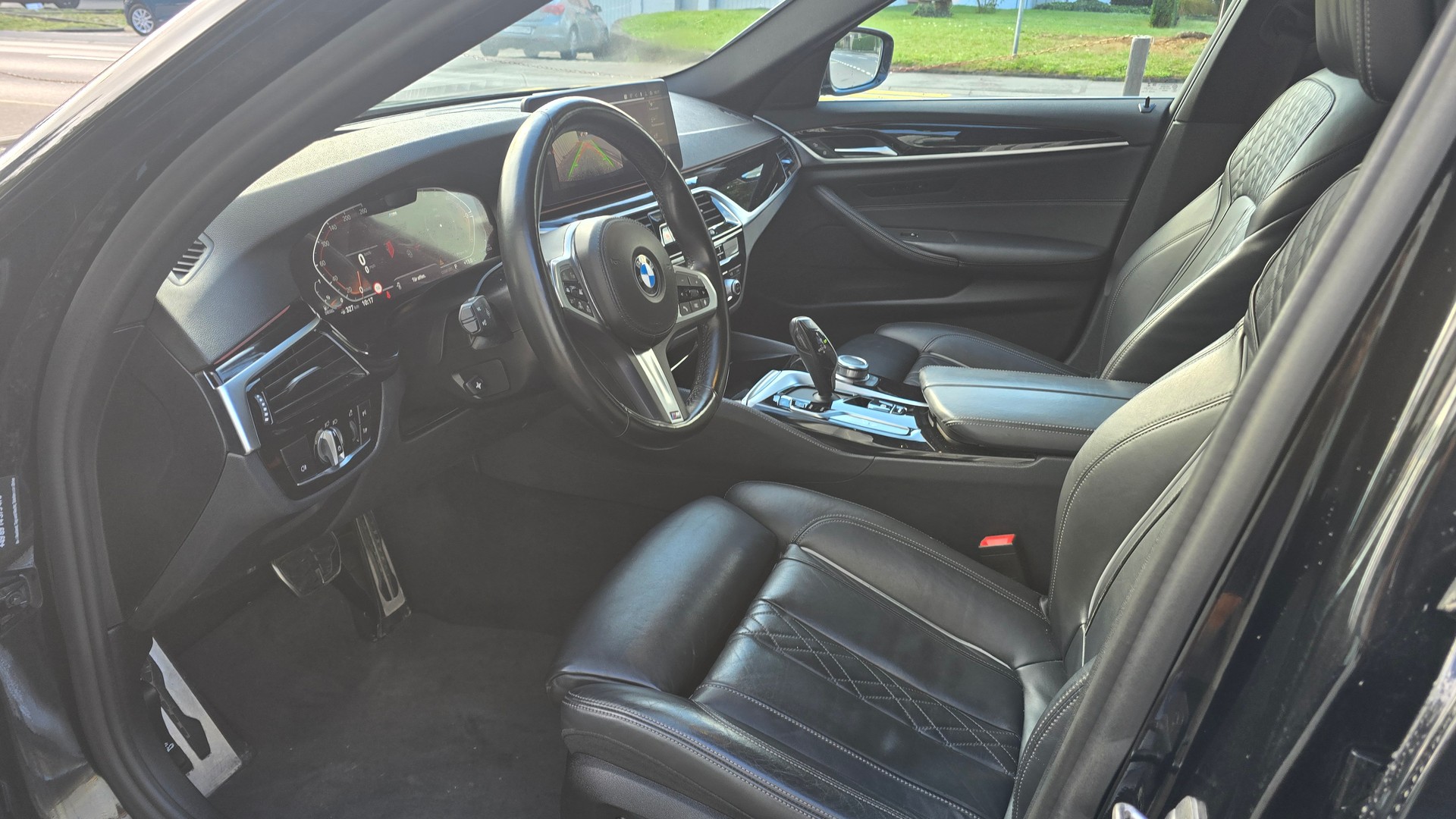 BMW 540d xDrive 48V Touring M Sport Steptronic-image-13