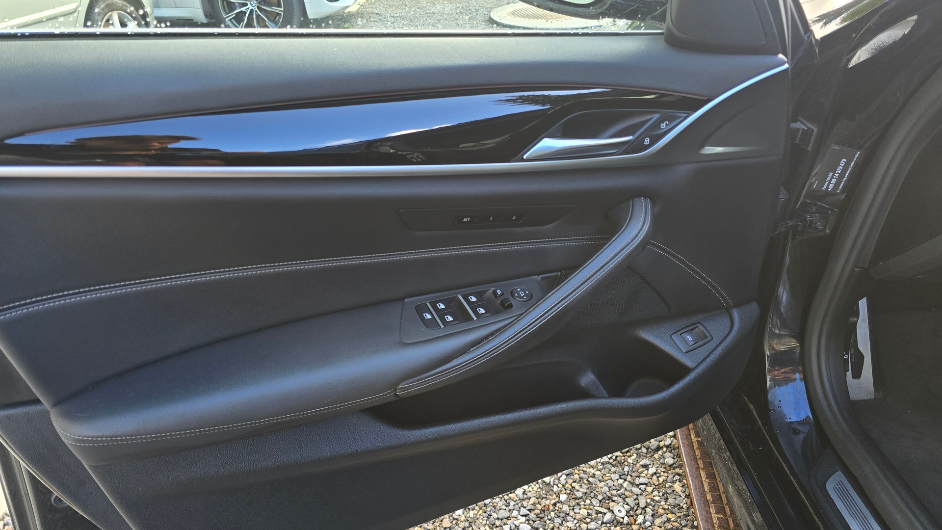 BMW 540d xDrive 48V Touring M Sport Steptronic-image-15