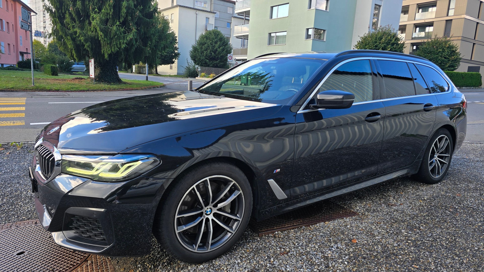 BMW 540d xDrive 48V Touring M Sport Steptronic-image-3