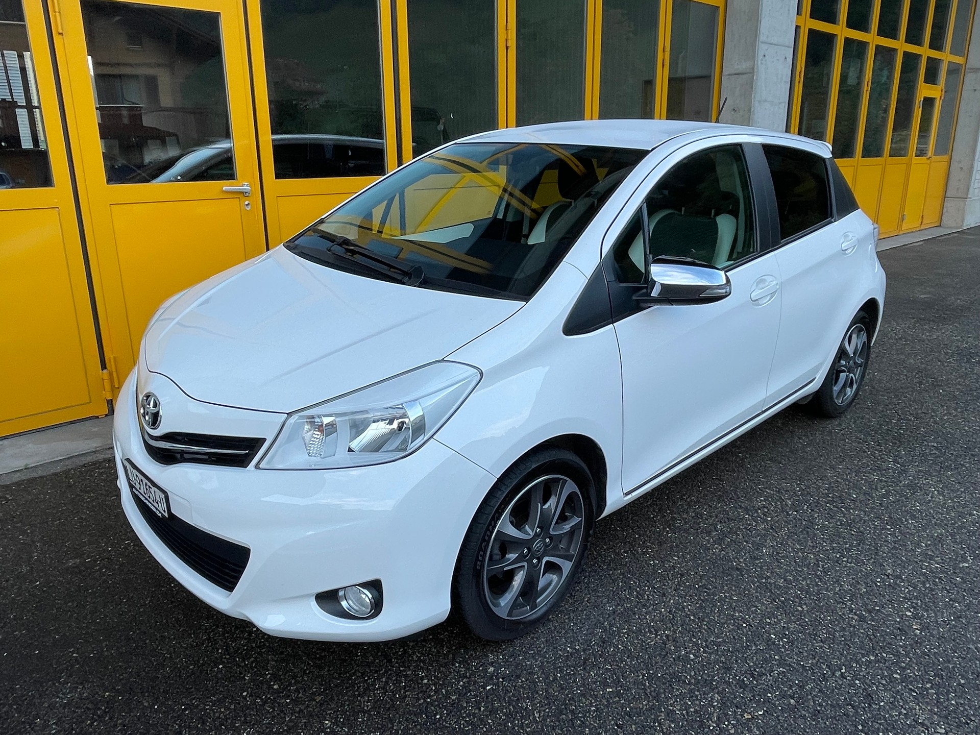 TOYOTA Yaris 1.33 Style-image-15