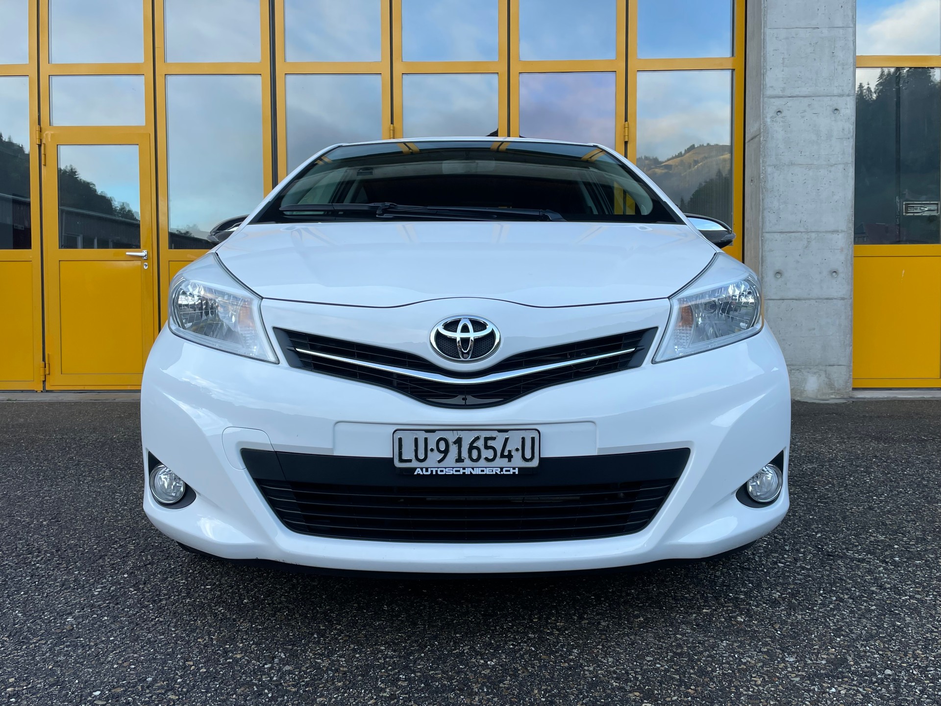 TOYOTA Yaris 1.33 Style-image-7