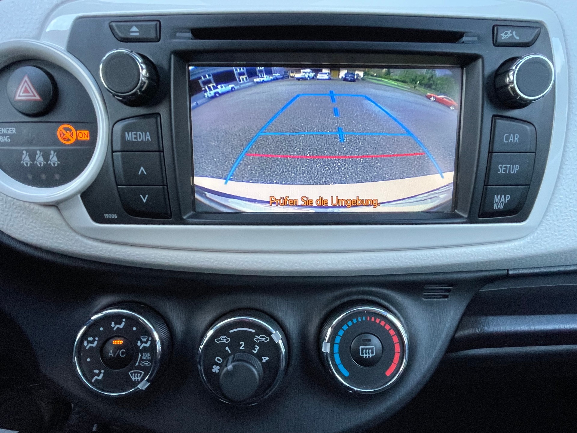 TOYOTA Yaris 1.33 Style-image-12