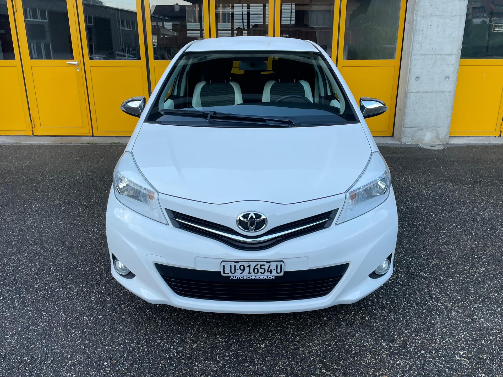 TOYOTA Yaris 1.33 Style-image-8