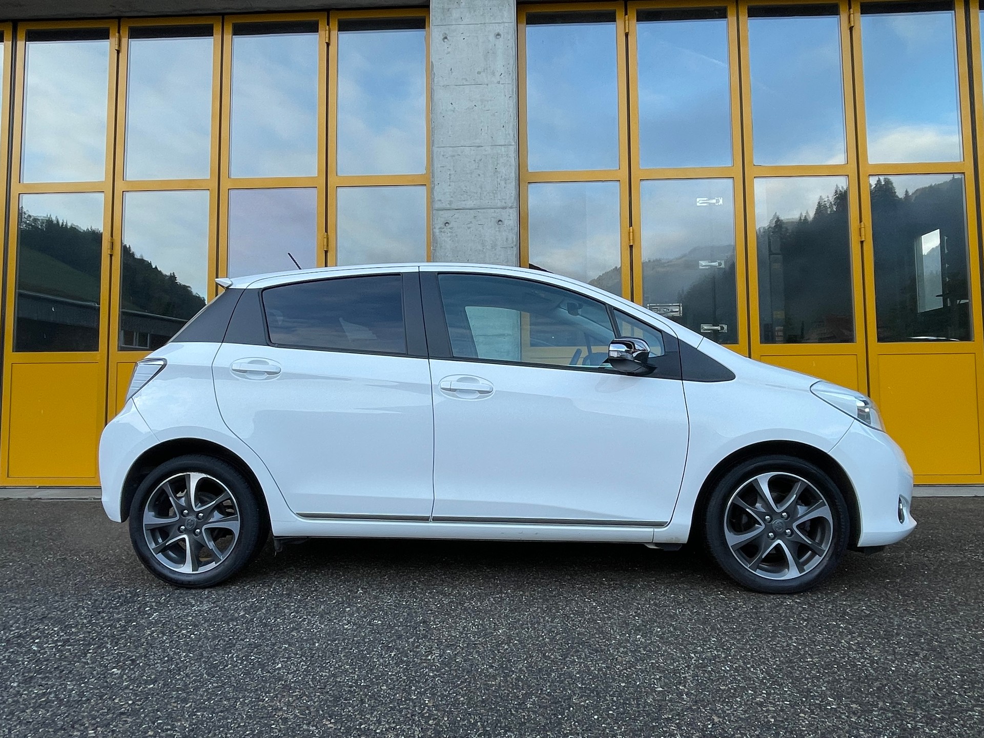 TOYOTA Yaris 1.33 Style-image-5