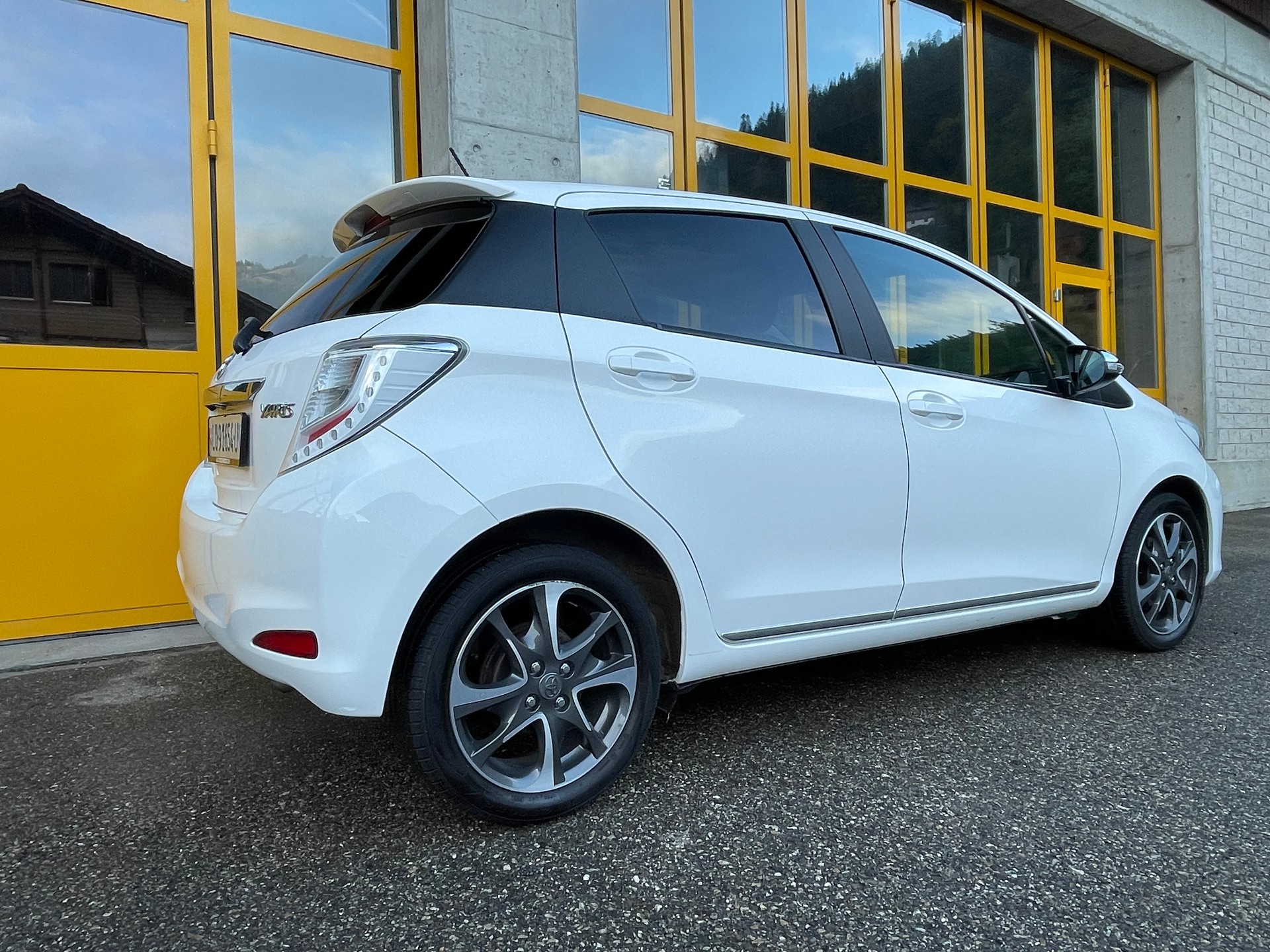 TOYOTA Yaris 1.33 Style-image-4