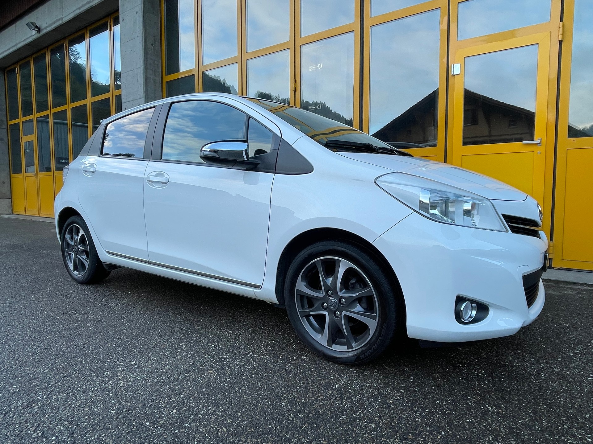 TOYOTA Yaris 1.33 Style-image-6