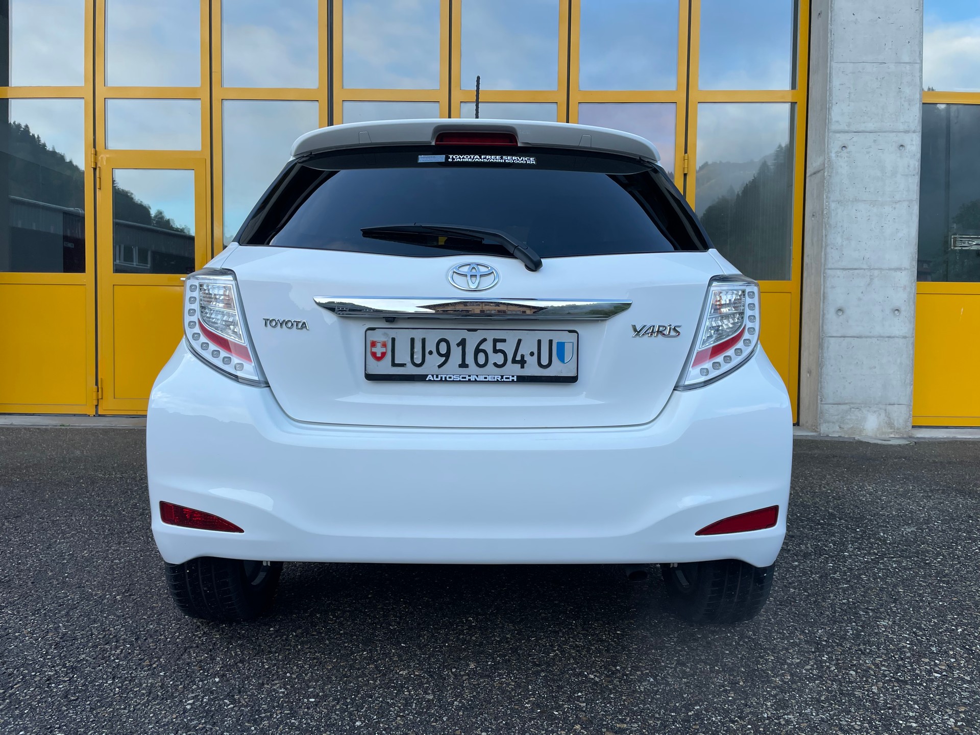 TOYOTA Yaris 1.33 Style-image-3