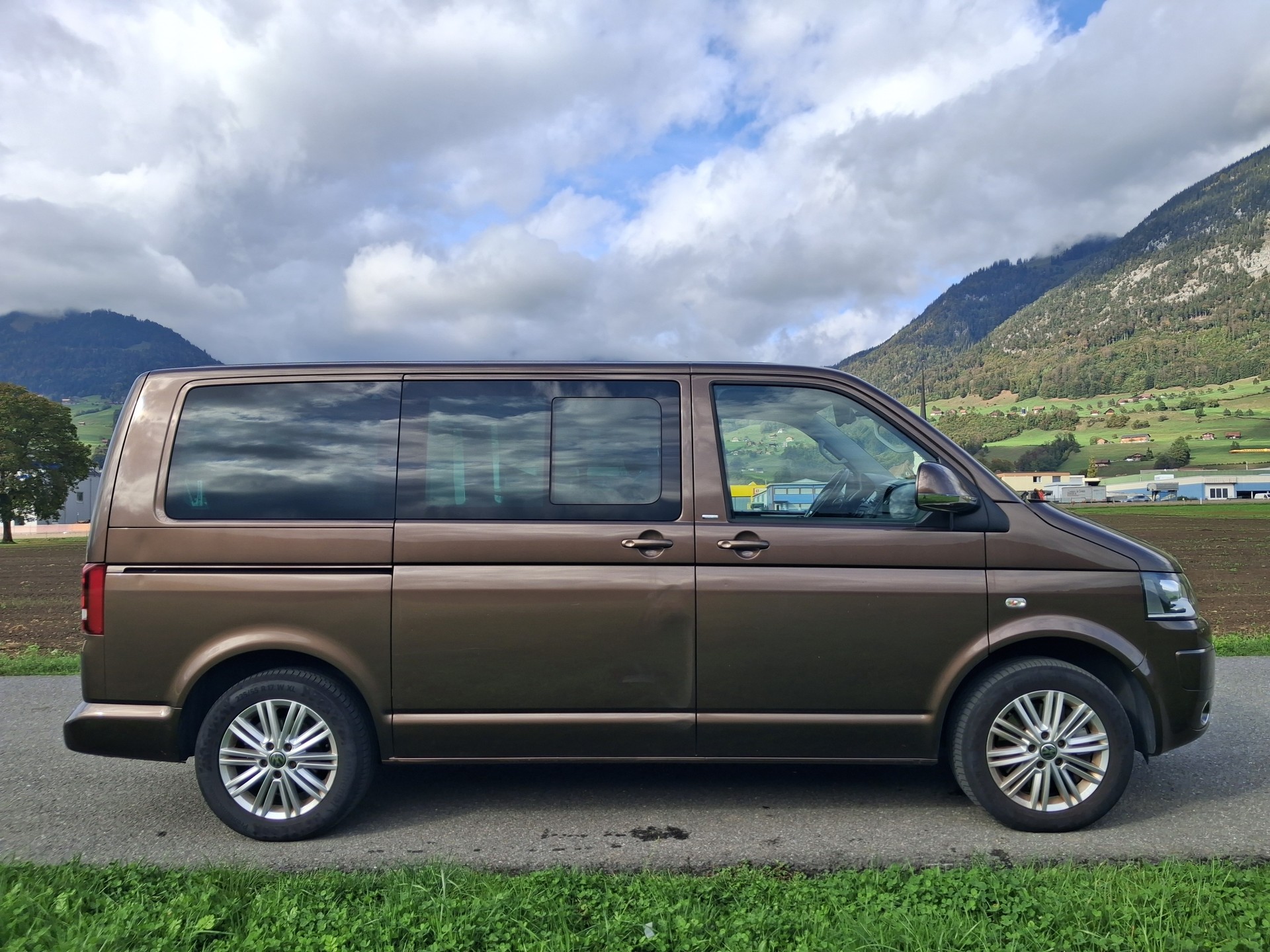 VW T5 Multivan 2.0 TDI Family 4Motion DSG-image-2