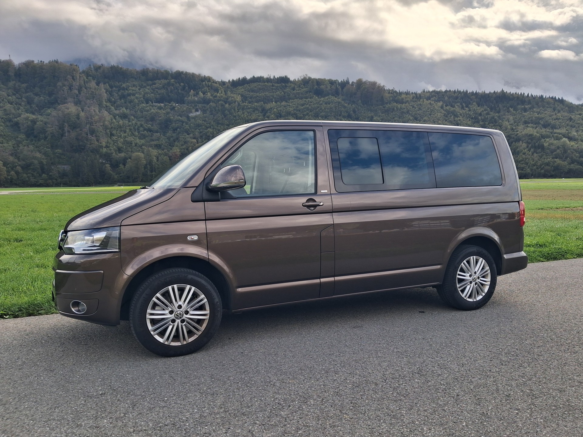 VW T5 Multivan 2.0 TDI Family 4Motion DSG-image-1
