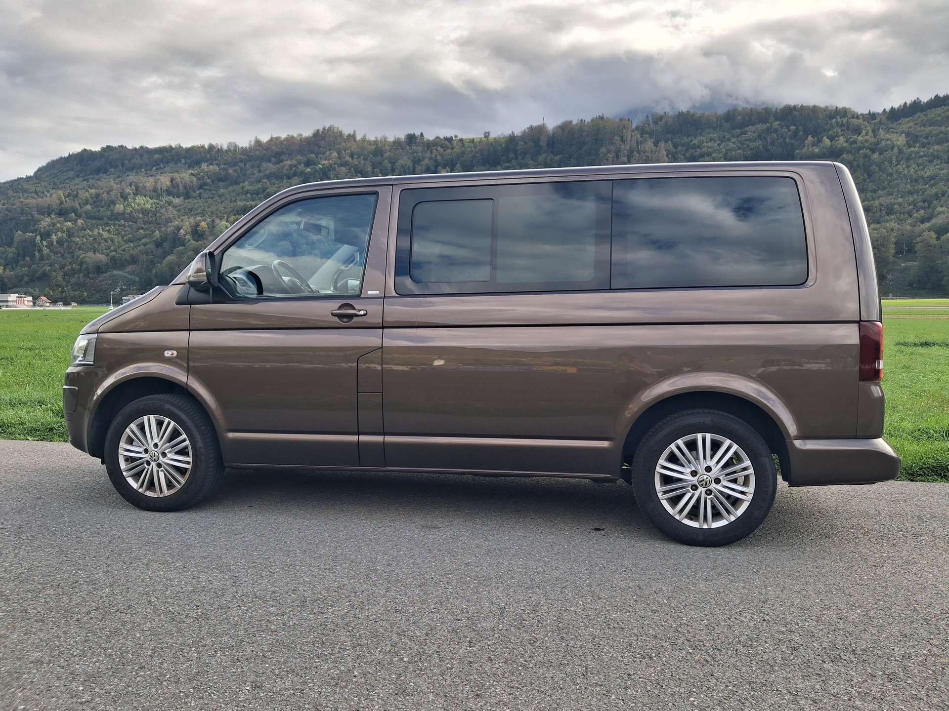 VW T5 Multivan 2.0 TDI Family 4Motion DSG-image-3