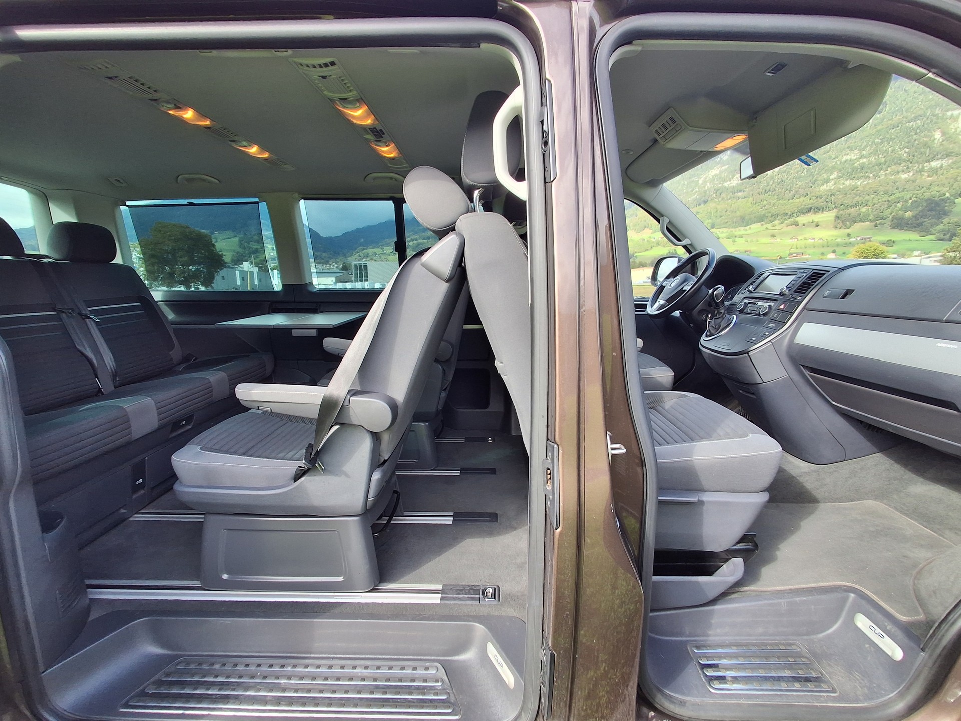 VW T5 Multivan 2.0 TDI Family 4Motion DSG-image-5