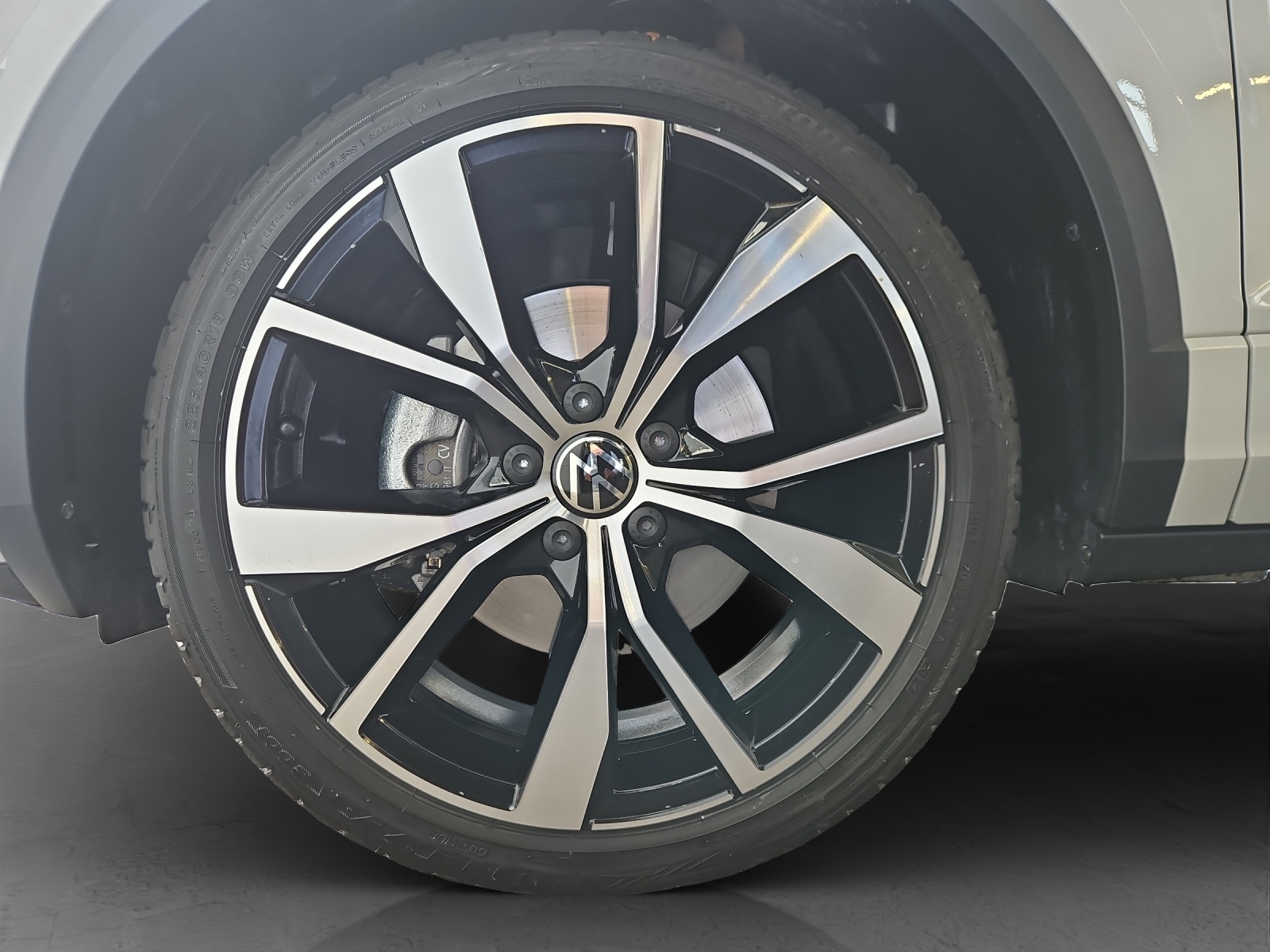 VW T-Roc 2.0 TSI 75 Edition DSG 4Motion-image-4