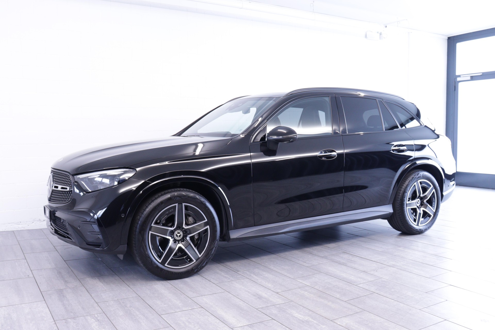 MERCEDES-BENZ GLC-Klasse GLC 200 AMG Line 4matic-image-1