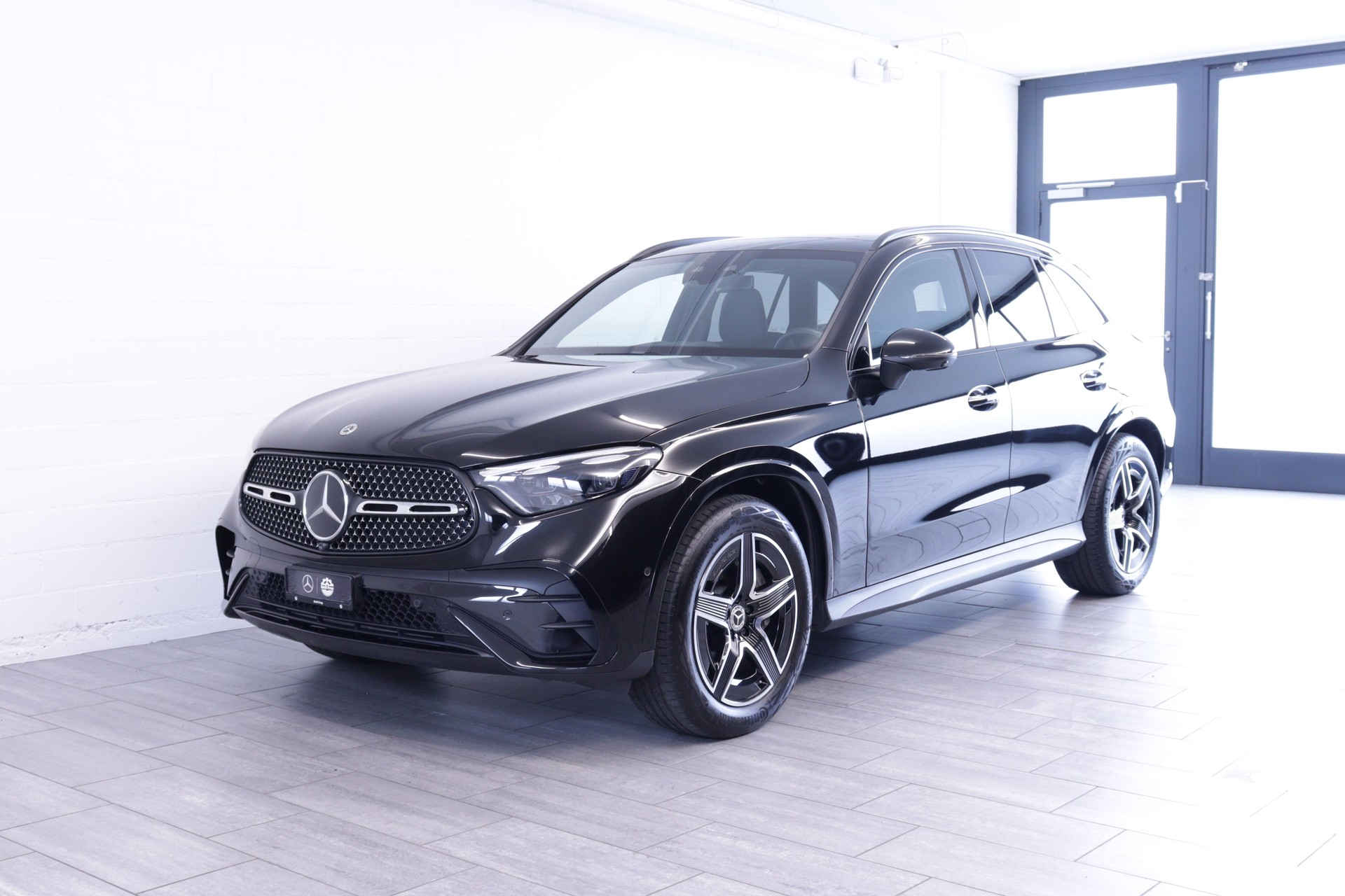 MERCEDES-BENZ GLC-Klasse GLC 200 AMG Line 4matic-image-0
