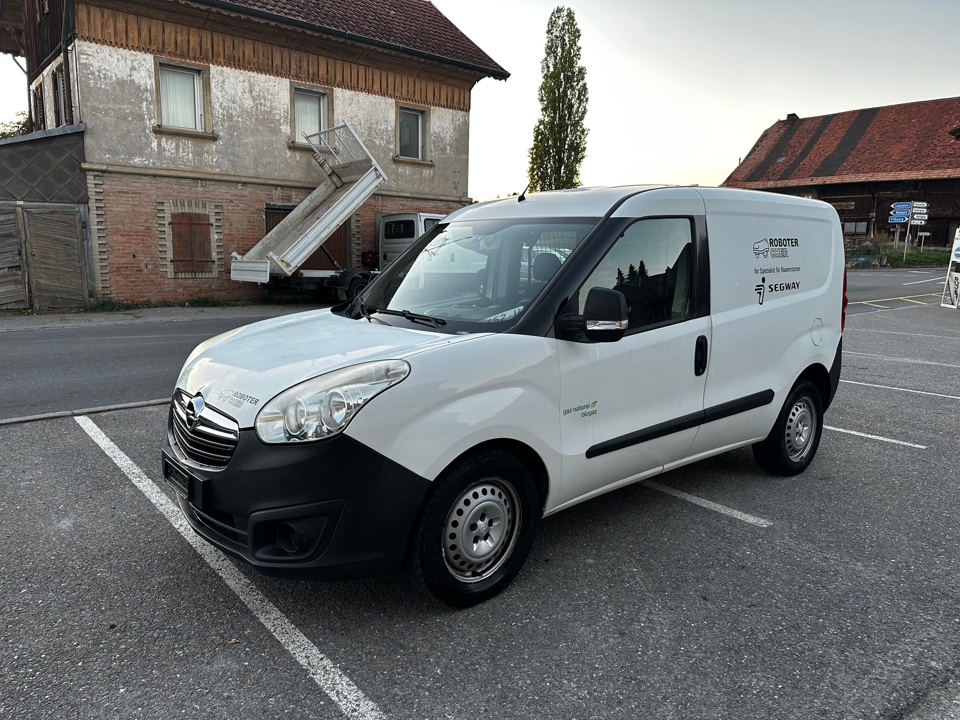 OPEL Combo 1.4 CNG Turbo ecoFLEX 2.4 L1H1-image-1
