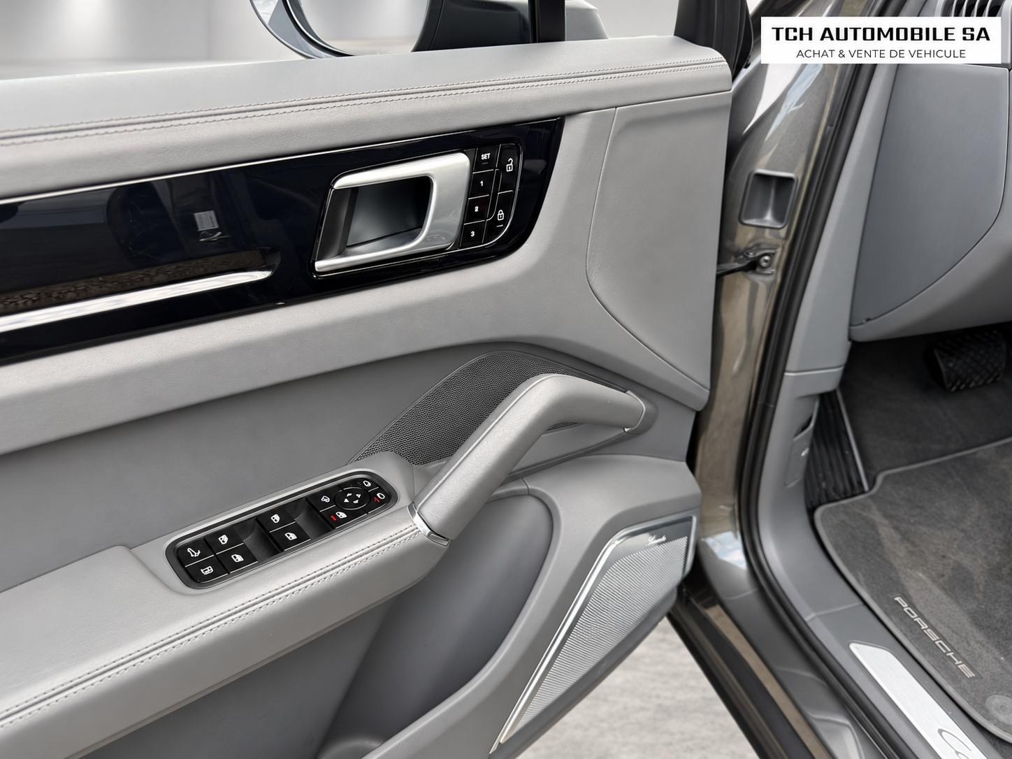 PORSCHE Cayenne E-Hybrid-image-14