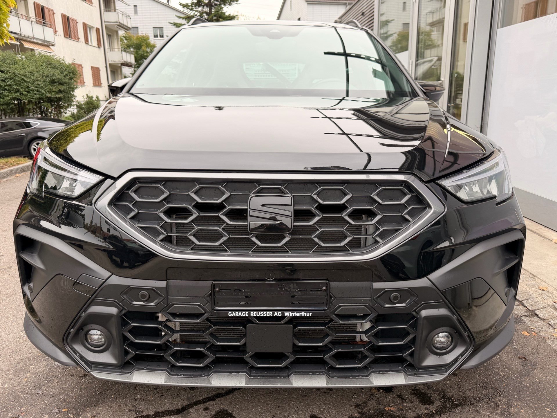 SEAT Arona 1.5 TSI 150 PS FR BLACK EDITION !! *** TOP AUSSTATTUNG ***-showroom-element-1