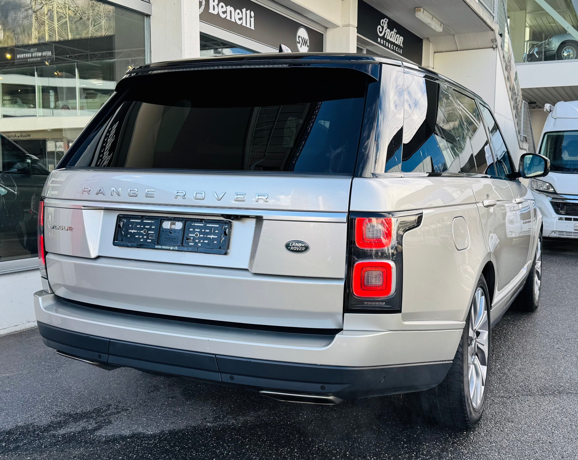 LAND ROVER Range Rover 3.0 SDV6 Vogue Automatic-image-4