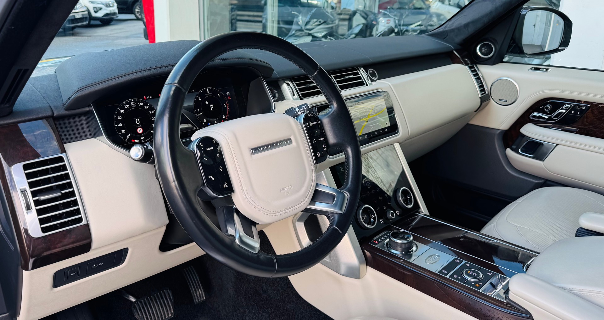 LAND ROVER Range Rover 3.0 SDV6 Vogue Automatic-image-6