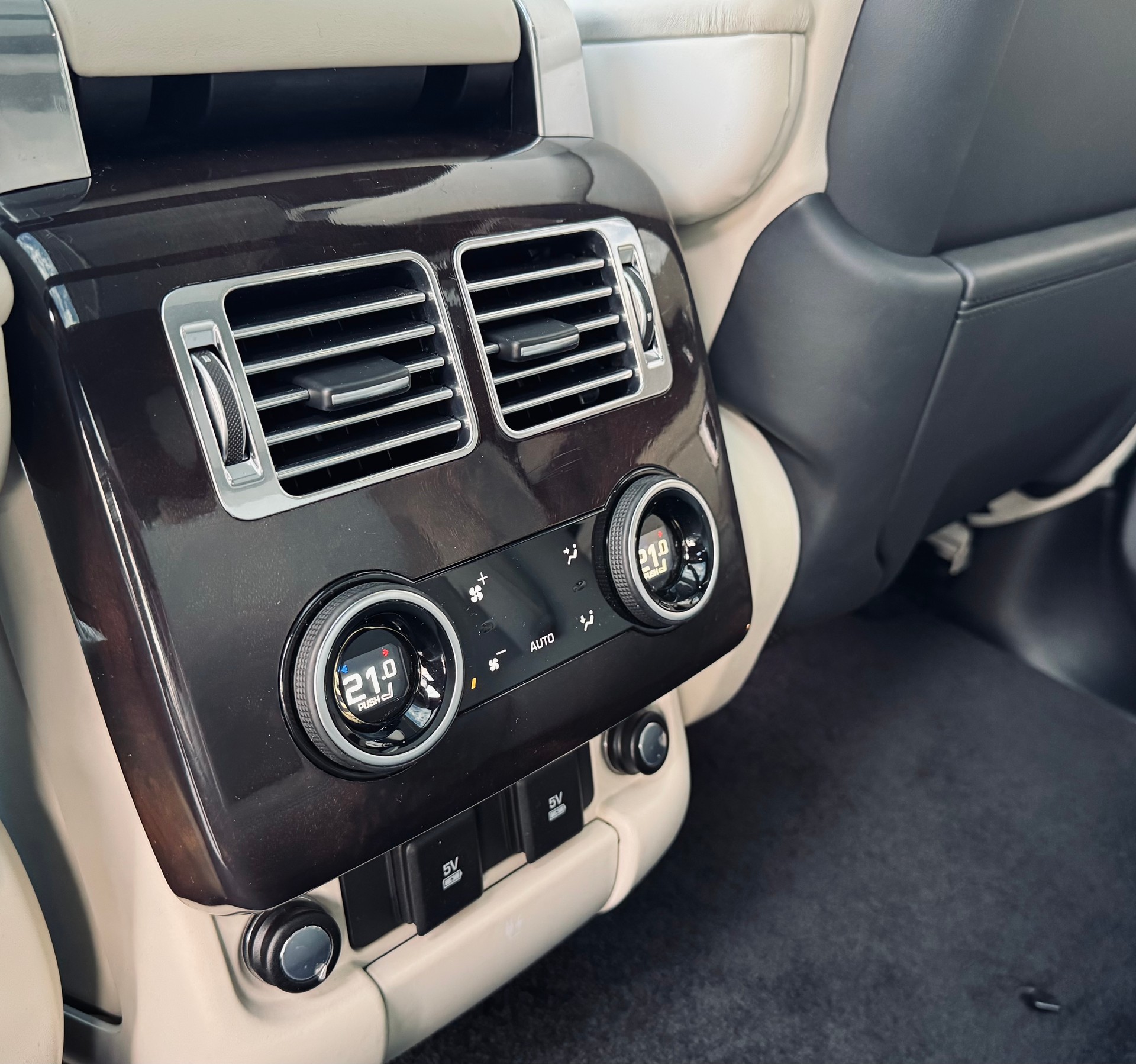 LAND ROVER Range Rover 3.0 SDV6 Vogue Automatic-image-10