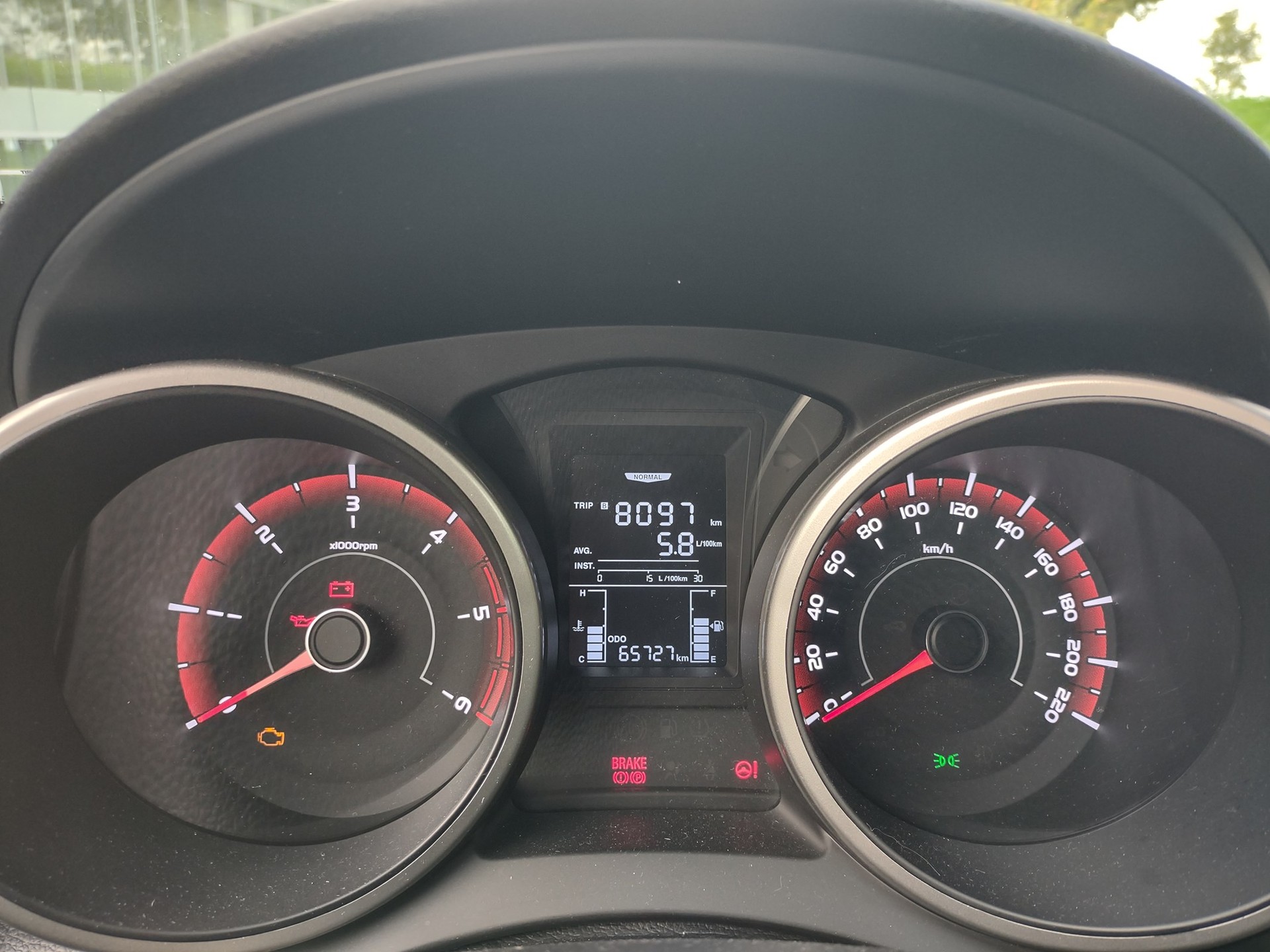 KGM-SsangYong Tivoli 1.6 eXDi Cameleon 2WD-image-2