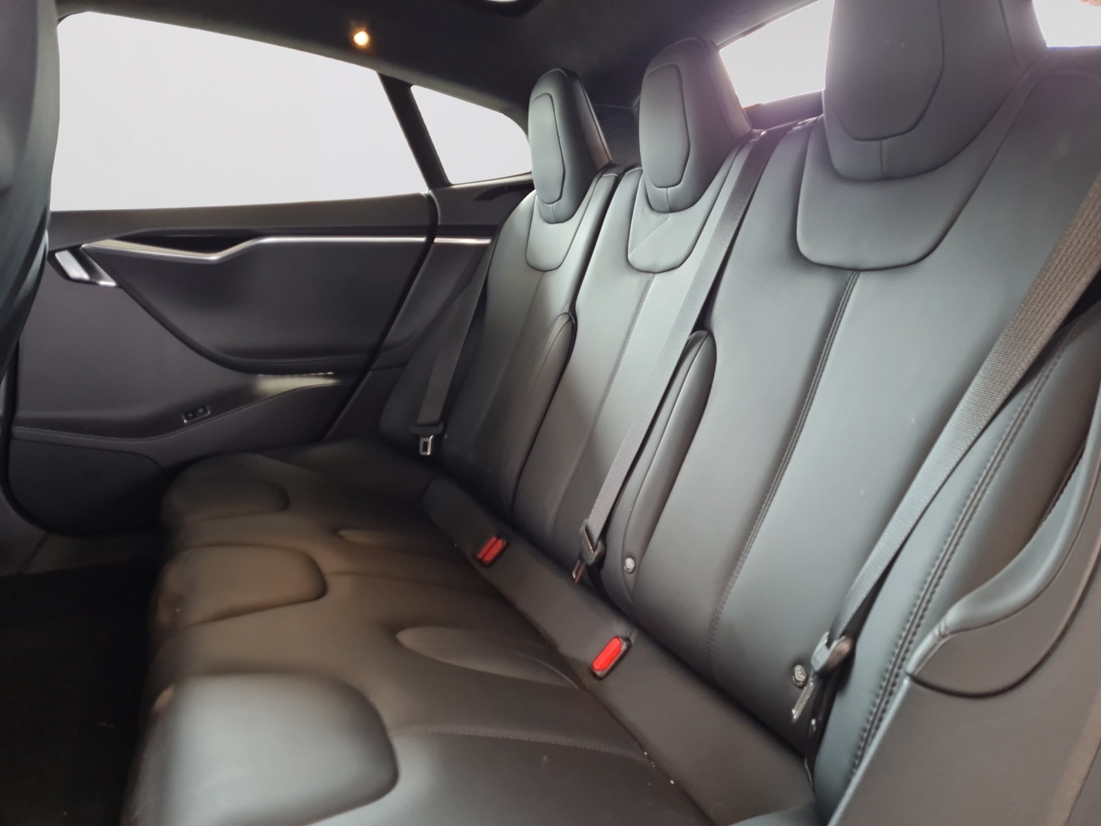 TESLA Model S 75 D-image-11
